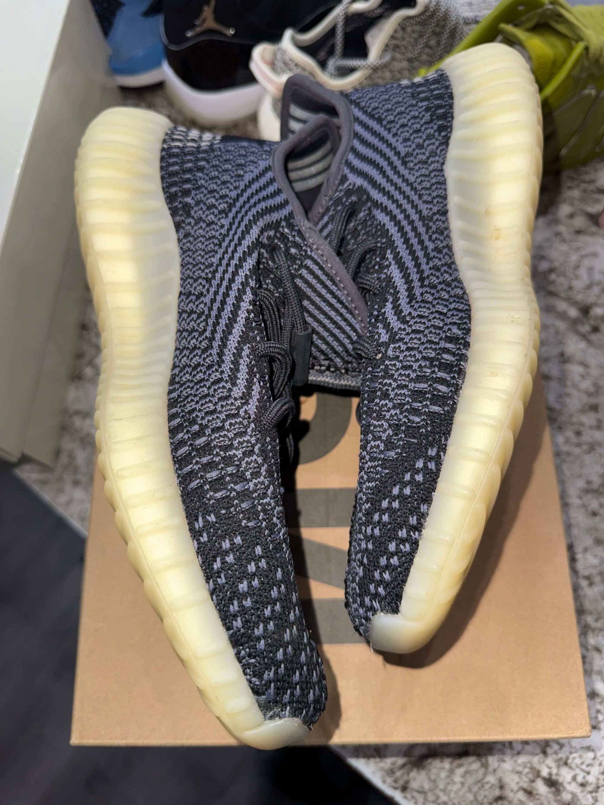 adidas Yeezy Boost 350 V2 Carbon