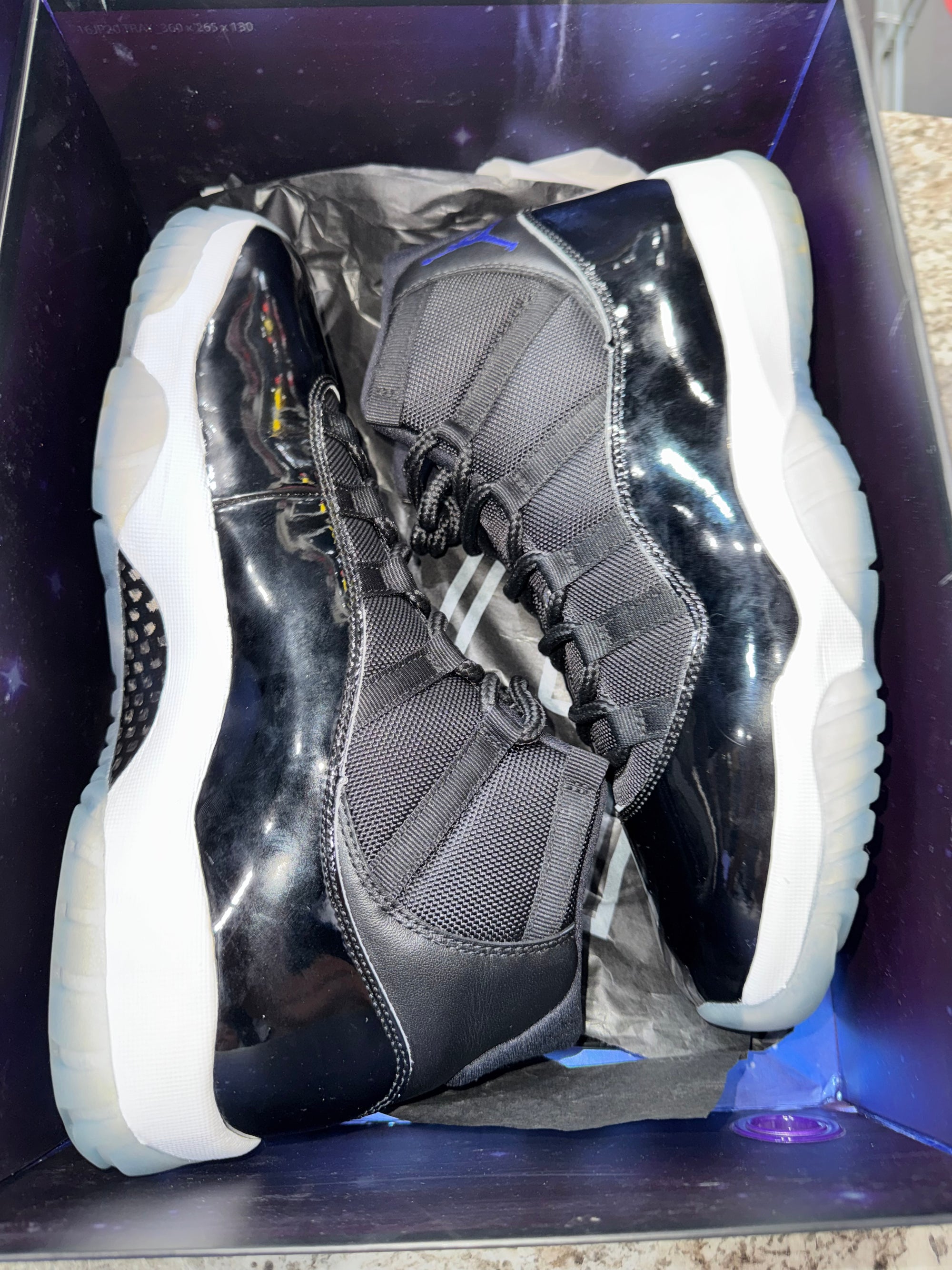Jordan 11 Retro Space Jam (2016)