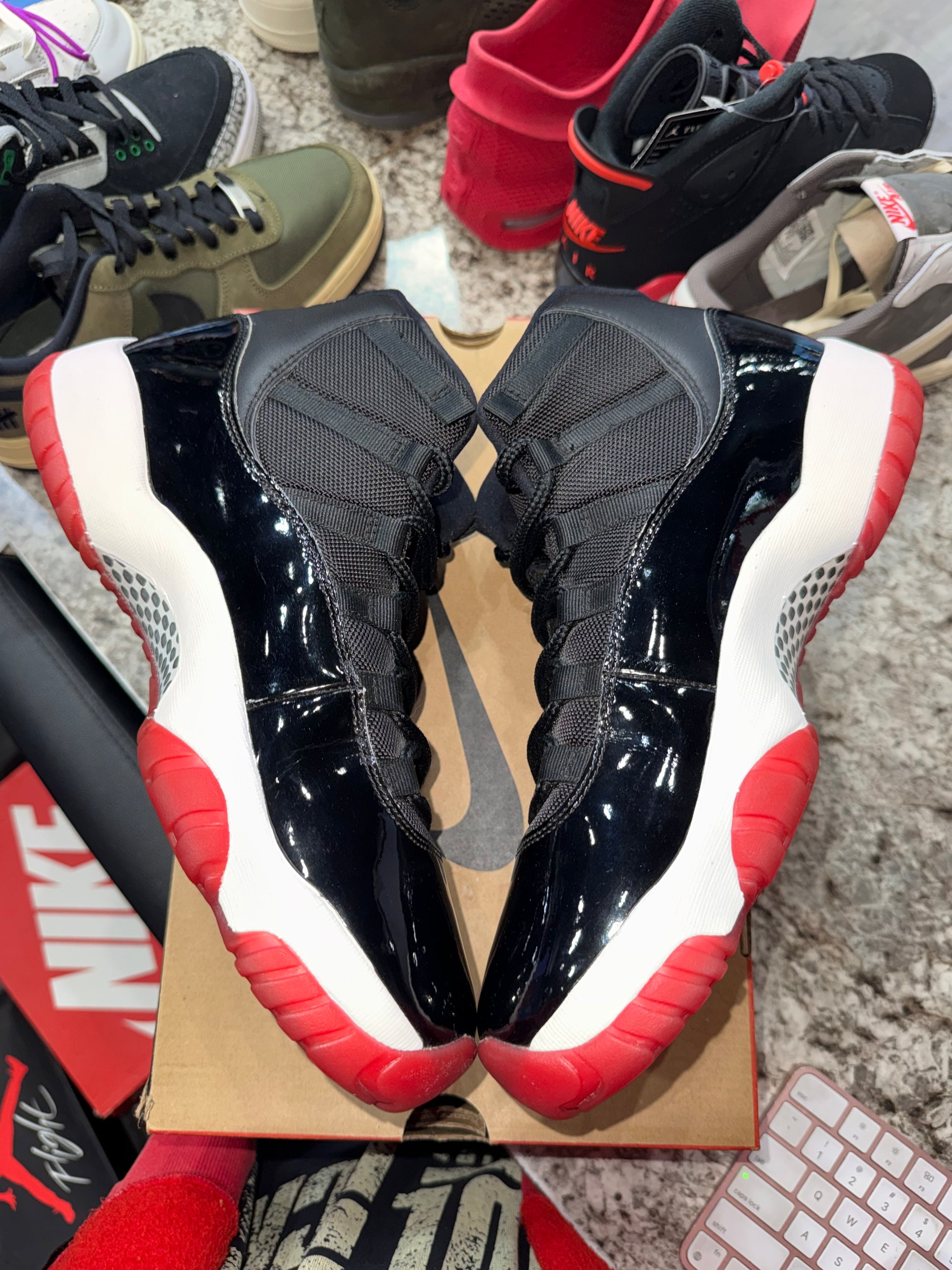 Jordan 11 Retro Playoffs Bred (2019)