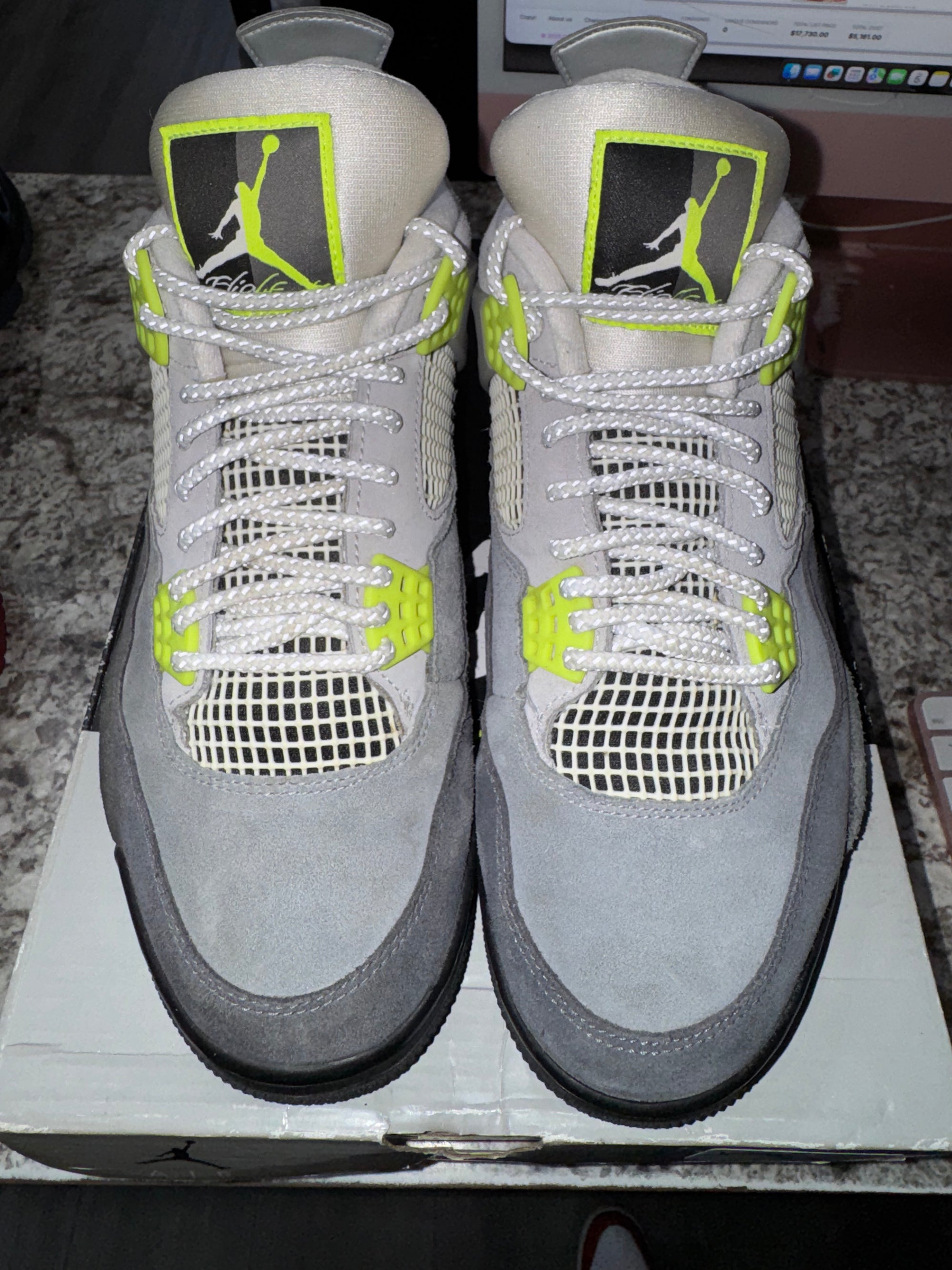 Jordan 4 Retro SE 95 Neon (DAMAGED BOX)
