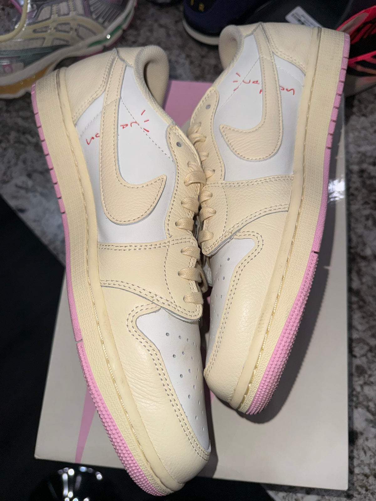 Jordan 1 Retro Low OG SP Travis Scott Shy Pink