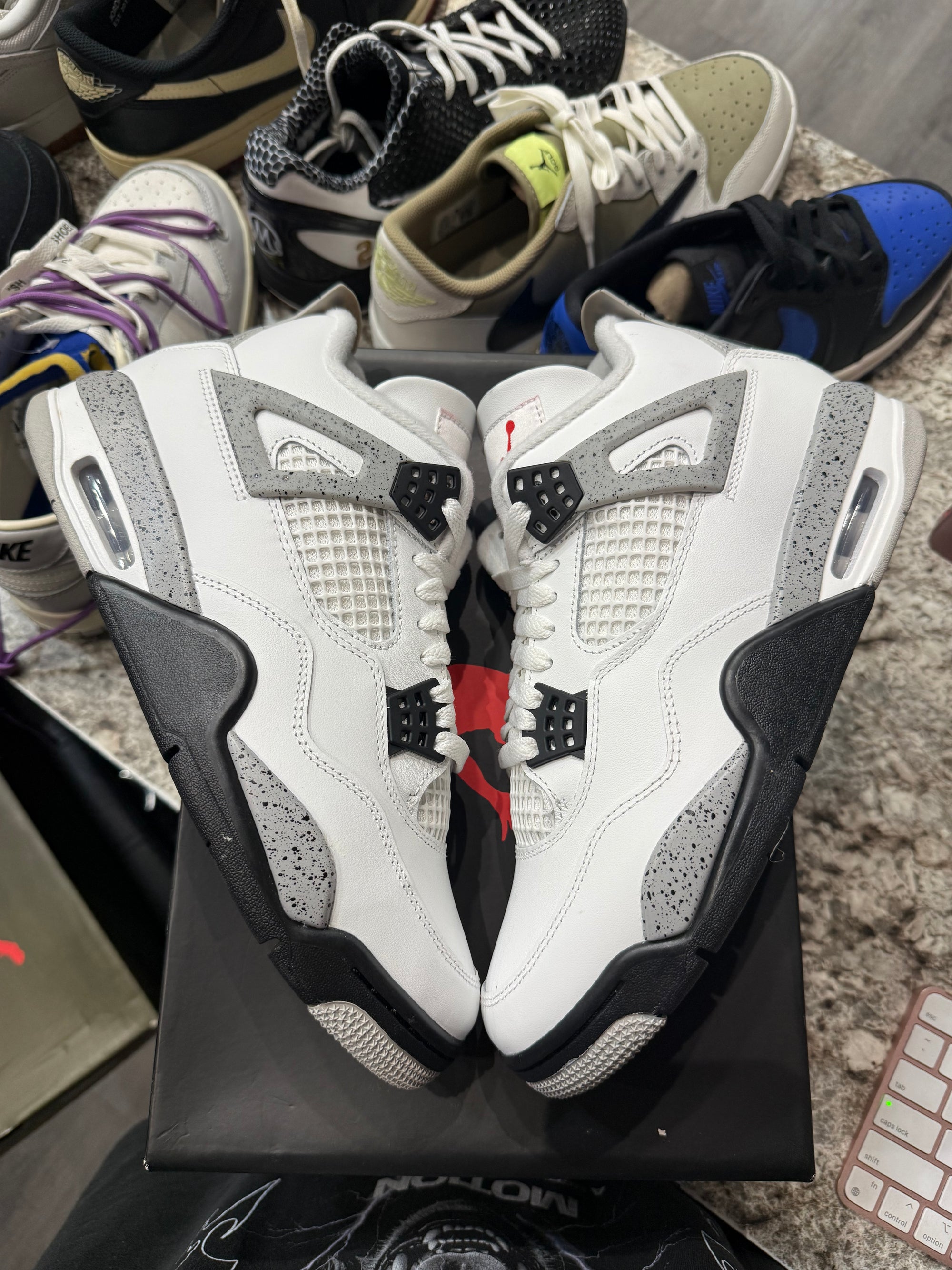 Jordan 4 Retro White Cement (2025) (DAMAGED BOX)