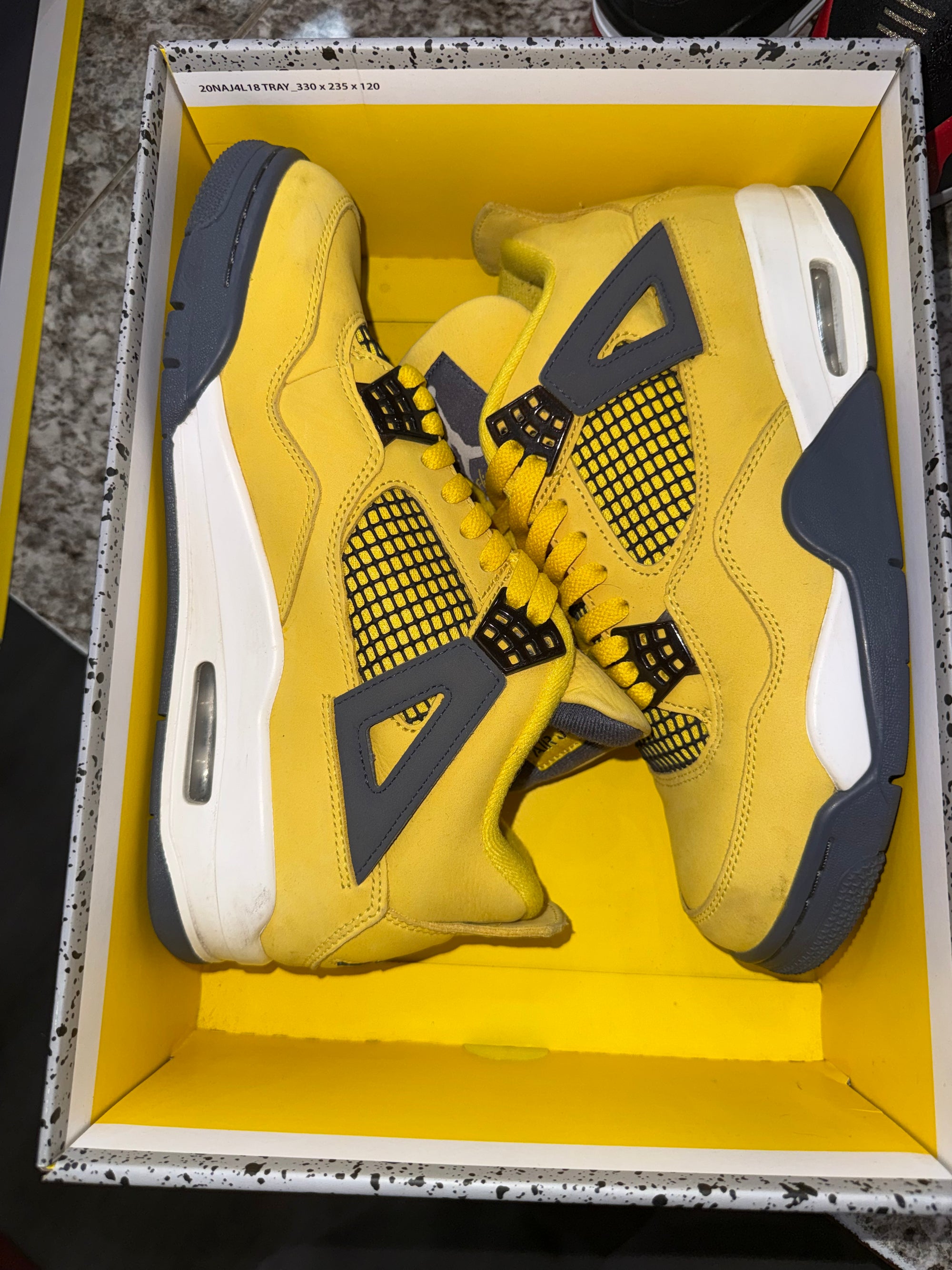 Jordan 4 Retro Lightning (2021)