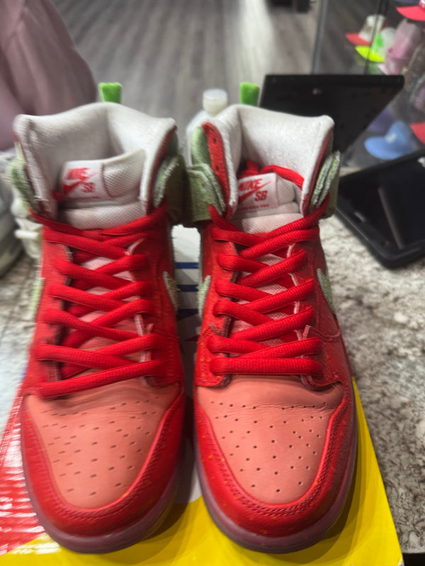 Nike SB Dunk High Strawberry Cough