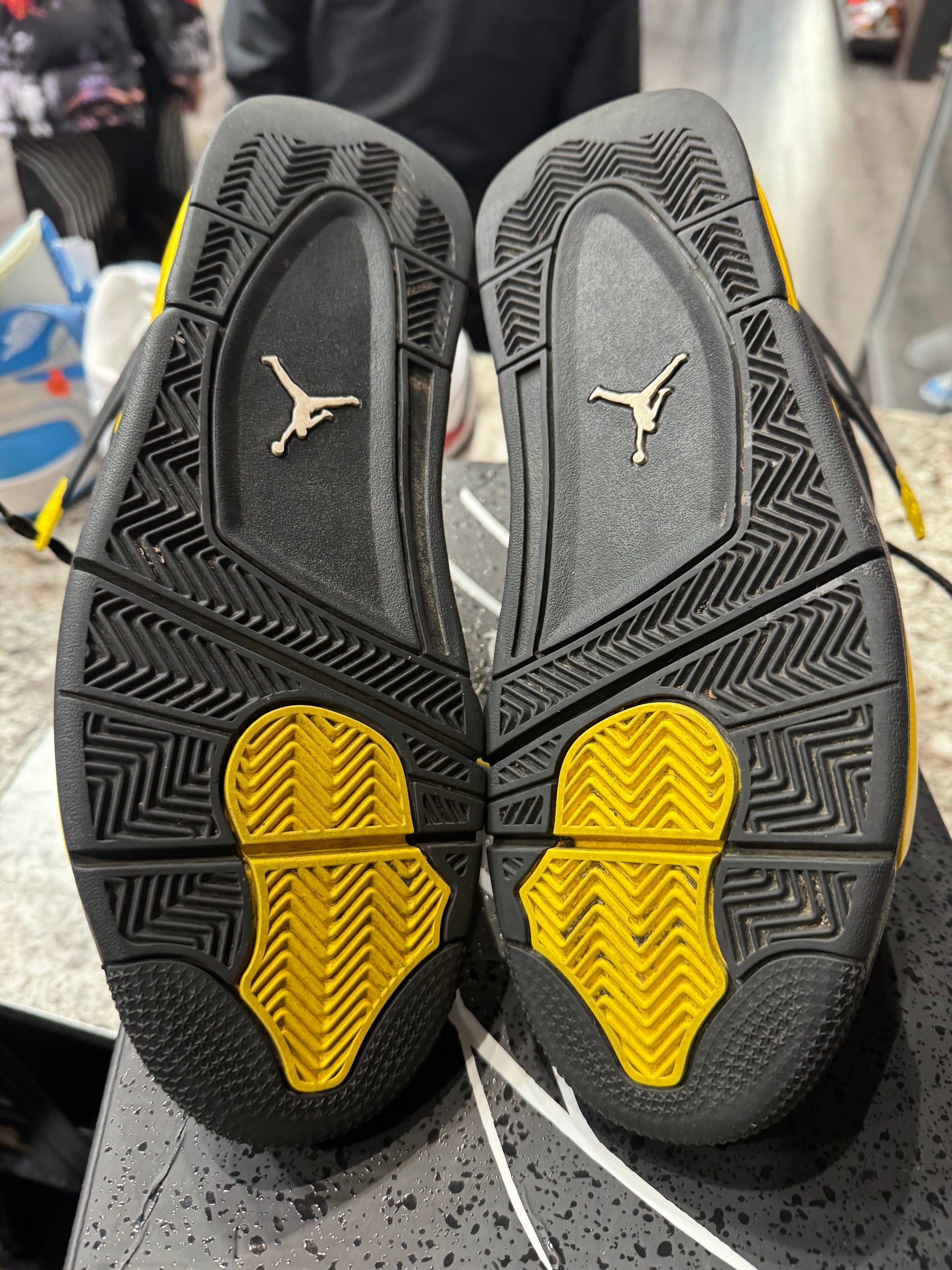 Jordan 4 Retro Thunder (2023)