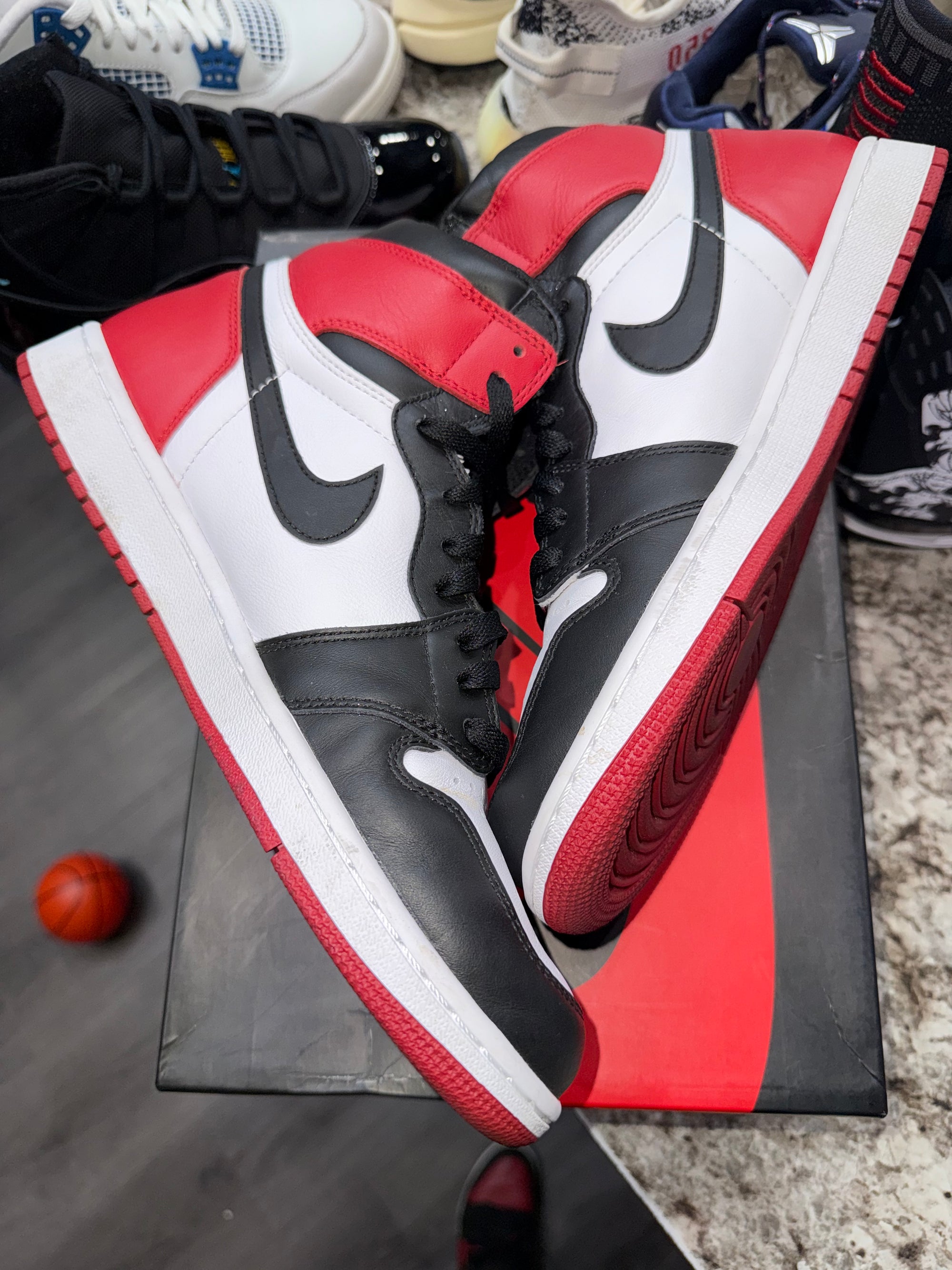 Jordan 1 Retro Black Toe (2016)