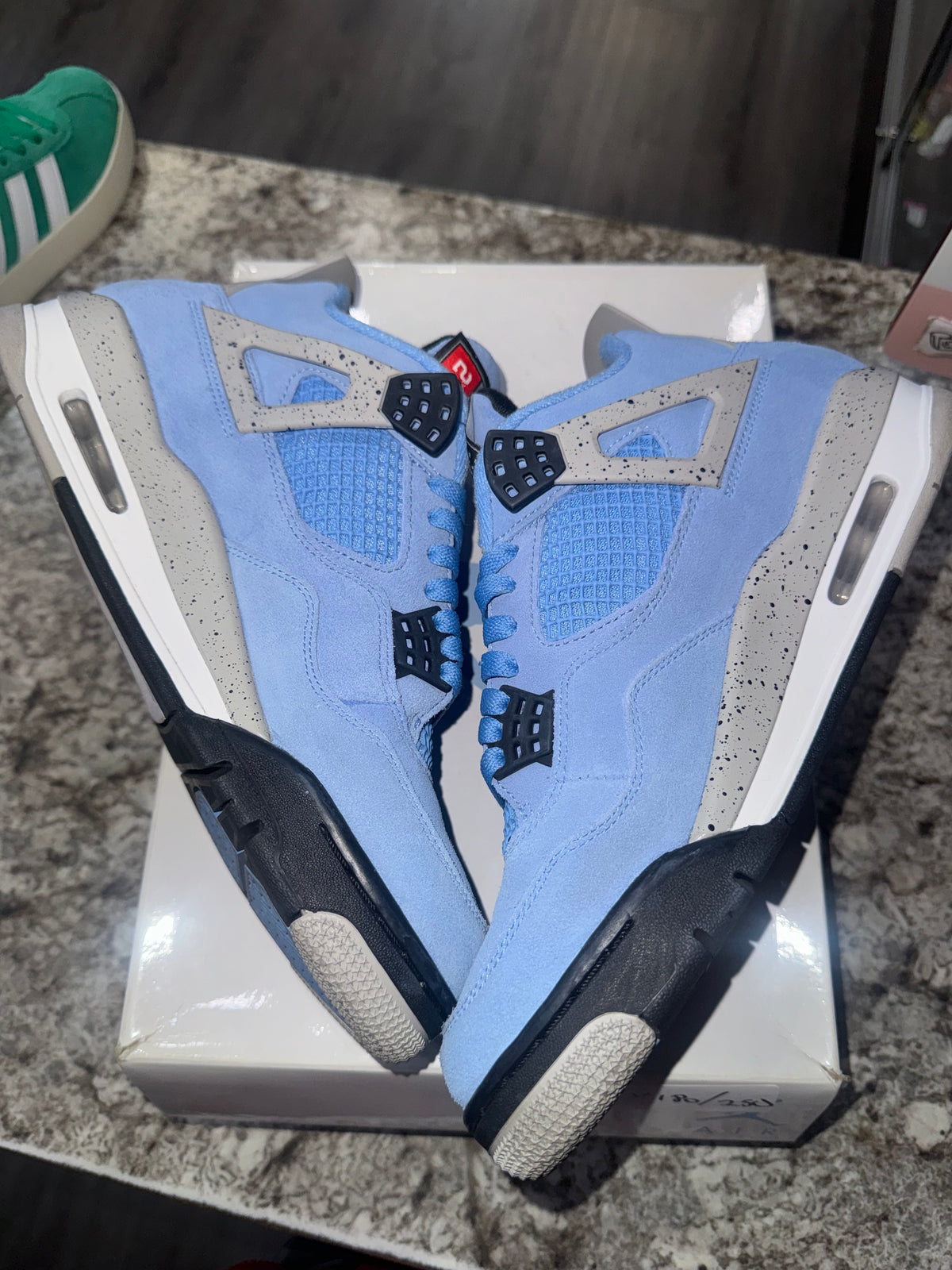 Jordan 4 Retro University Blue