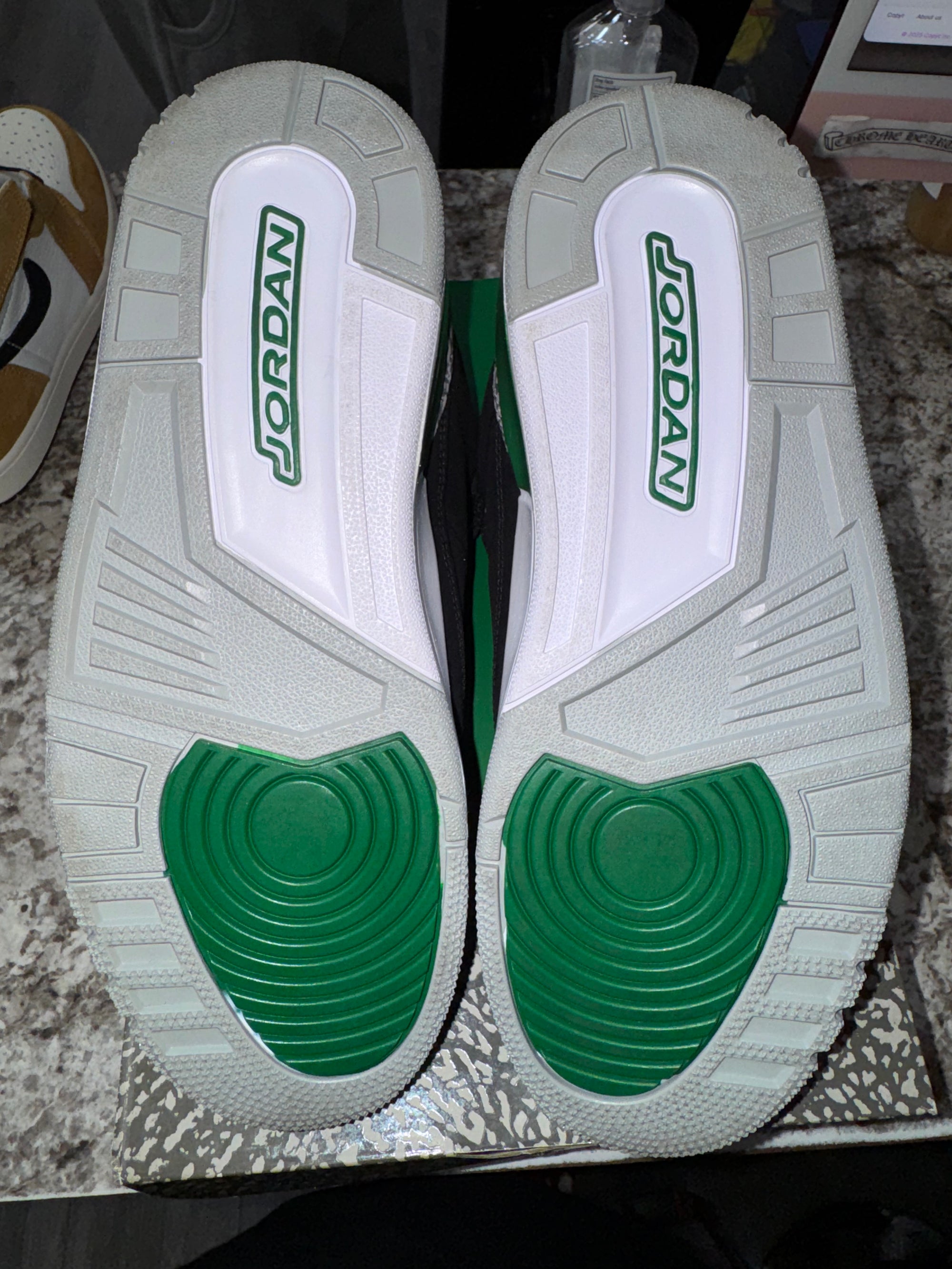 Jordan 3 Retro Pine Green (DAMAGED BOX)