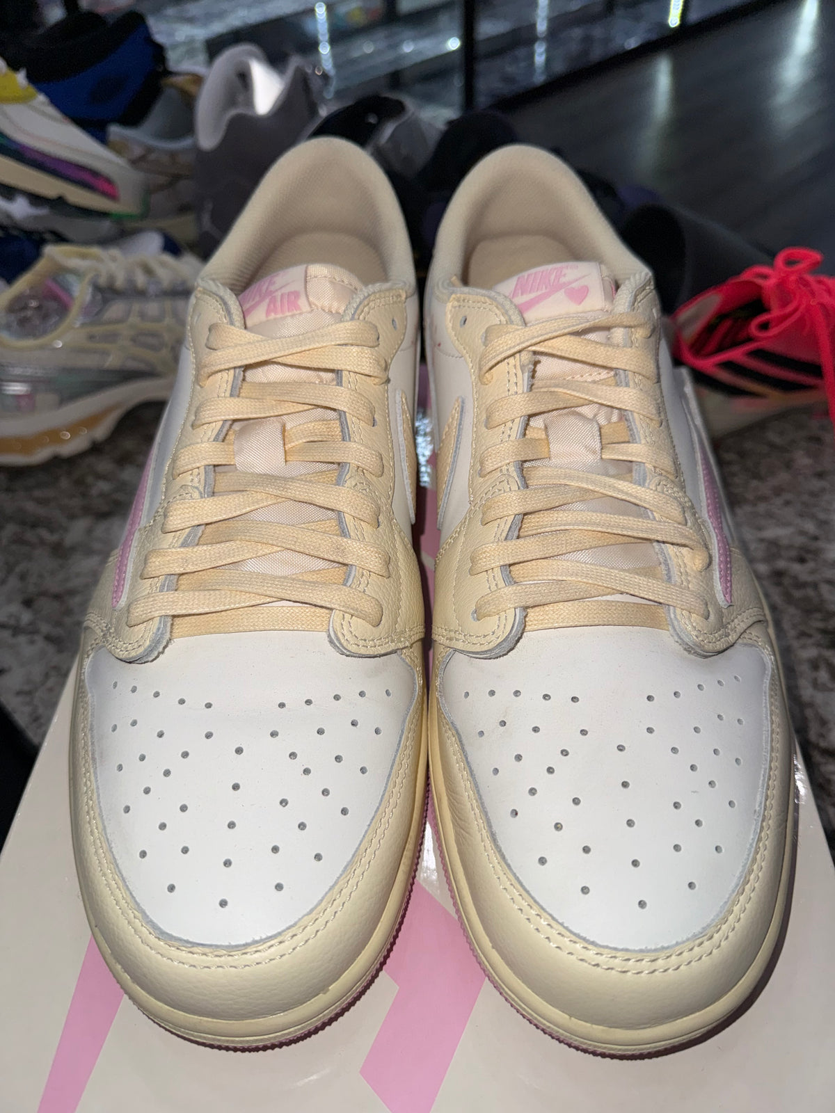 Jordan 1 Retro Low OG SP Travis Scott Shy Pink