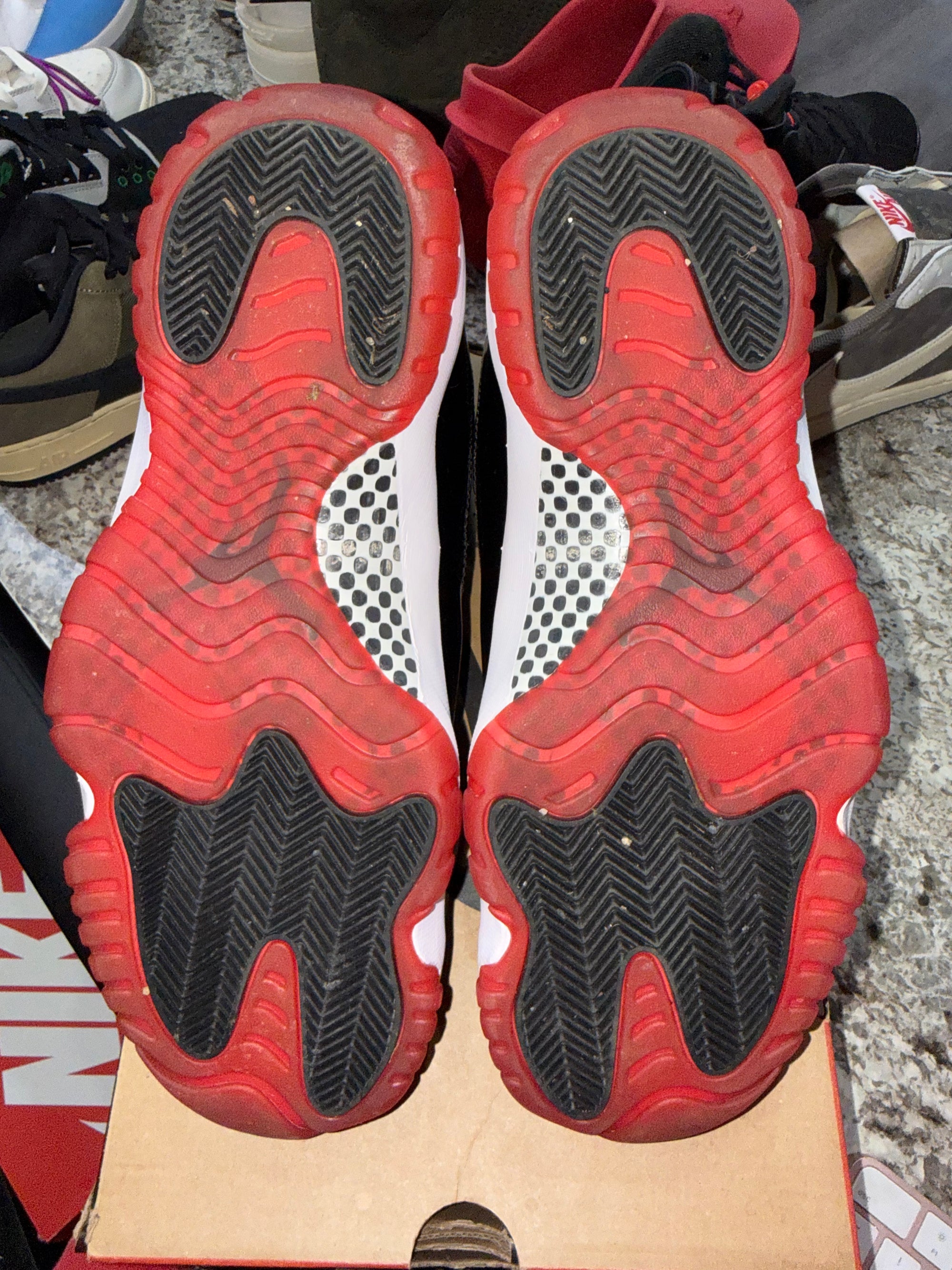 Jordan 11 Retro Playoffs Bred (2019)