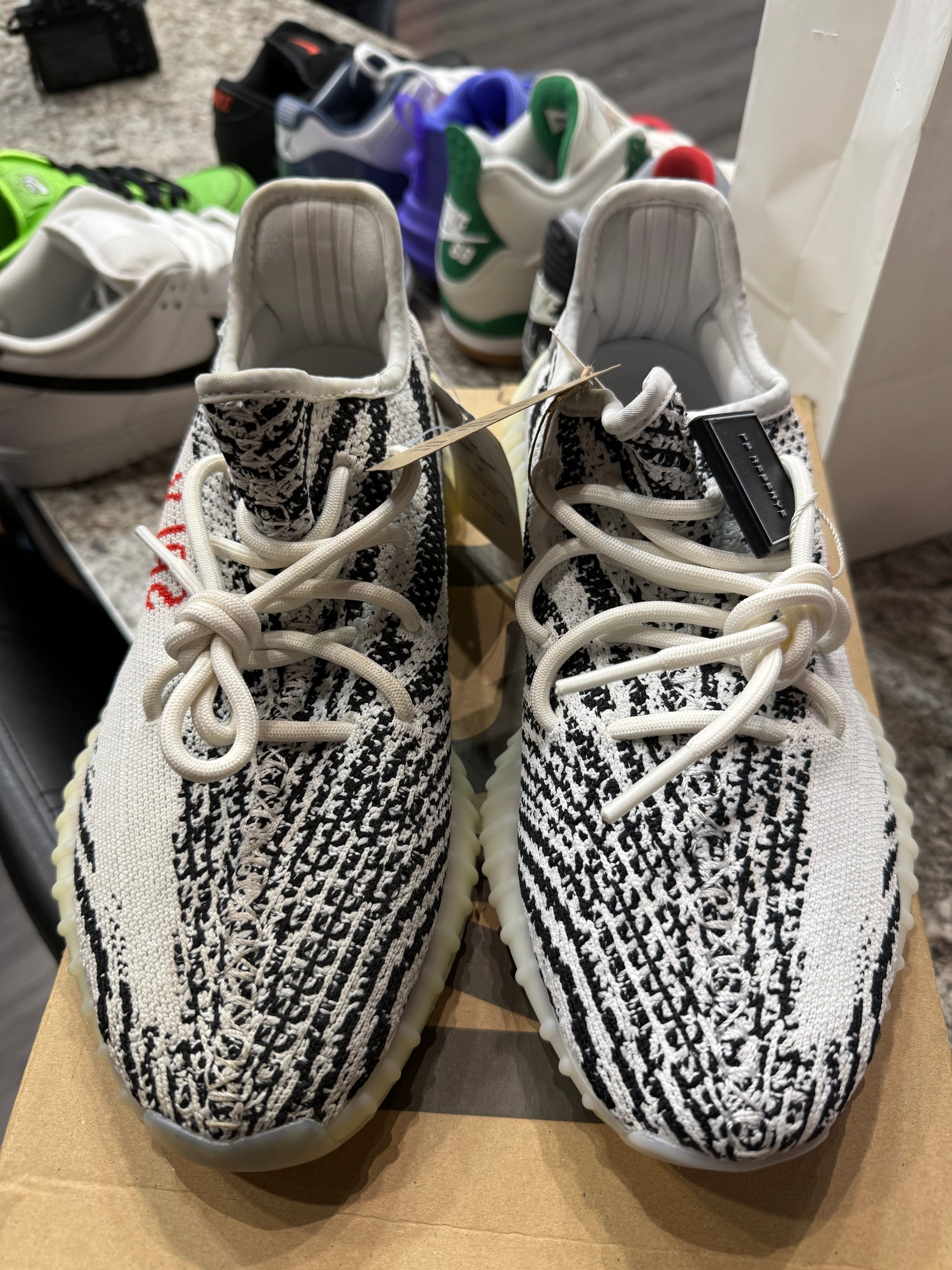 adidas Yeezy Boost 350 V2 Zebra (DISCOLORED)