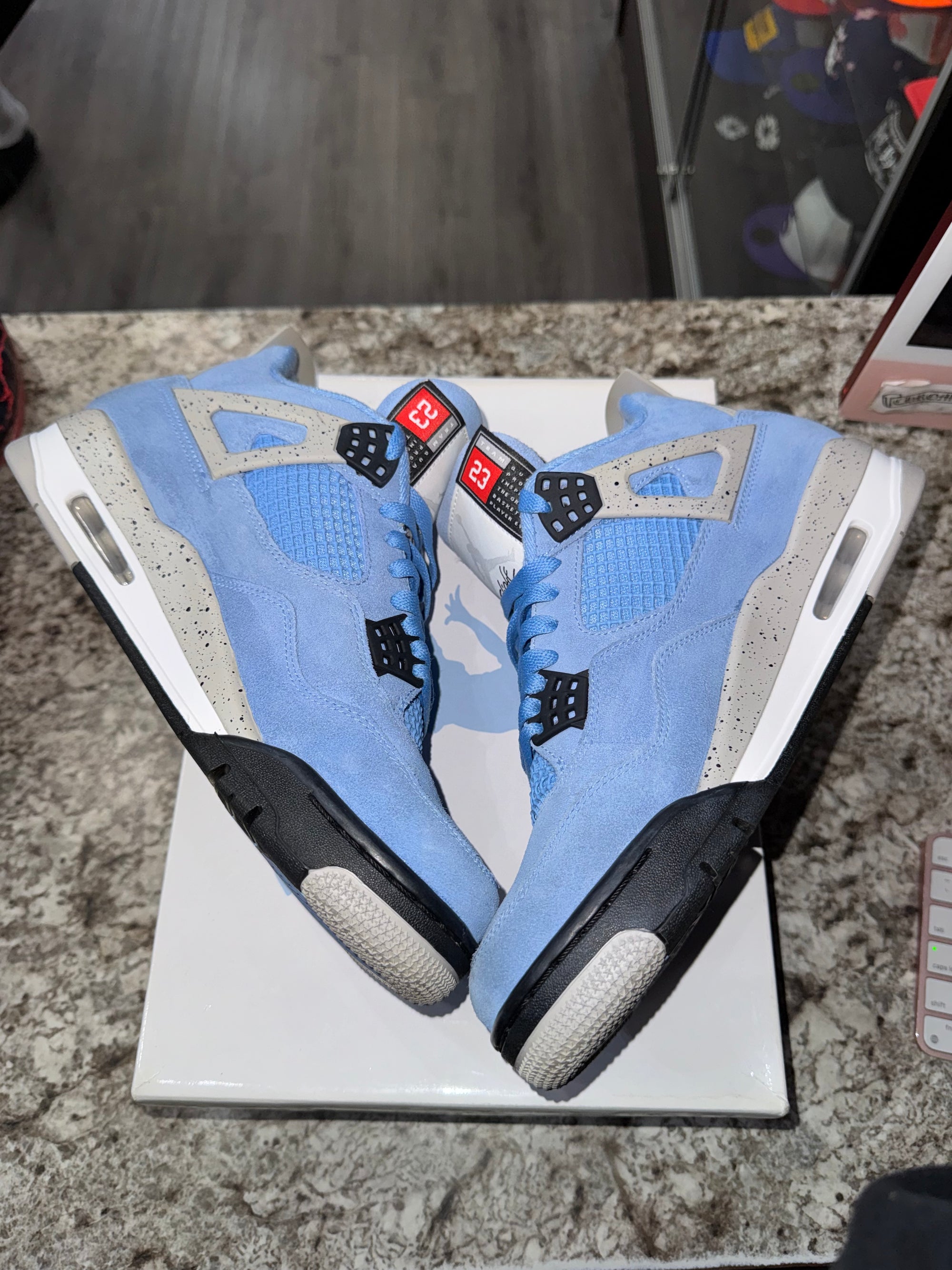 Jordan 4 Retro University Blue