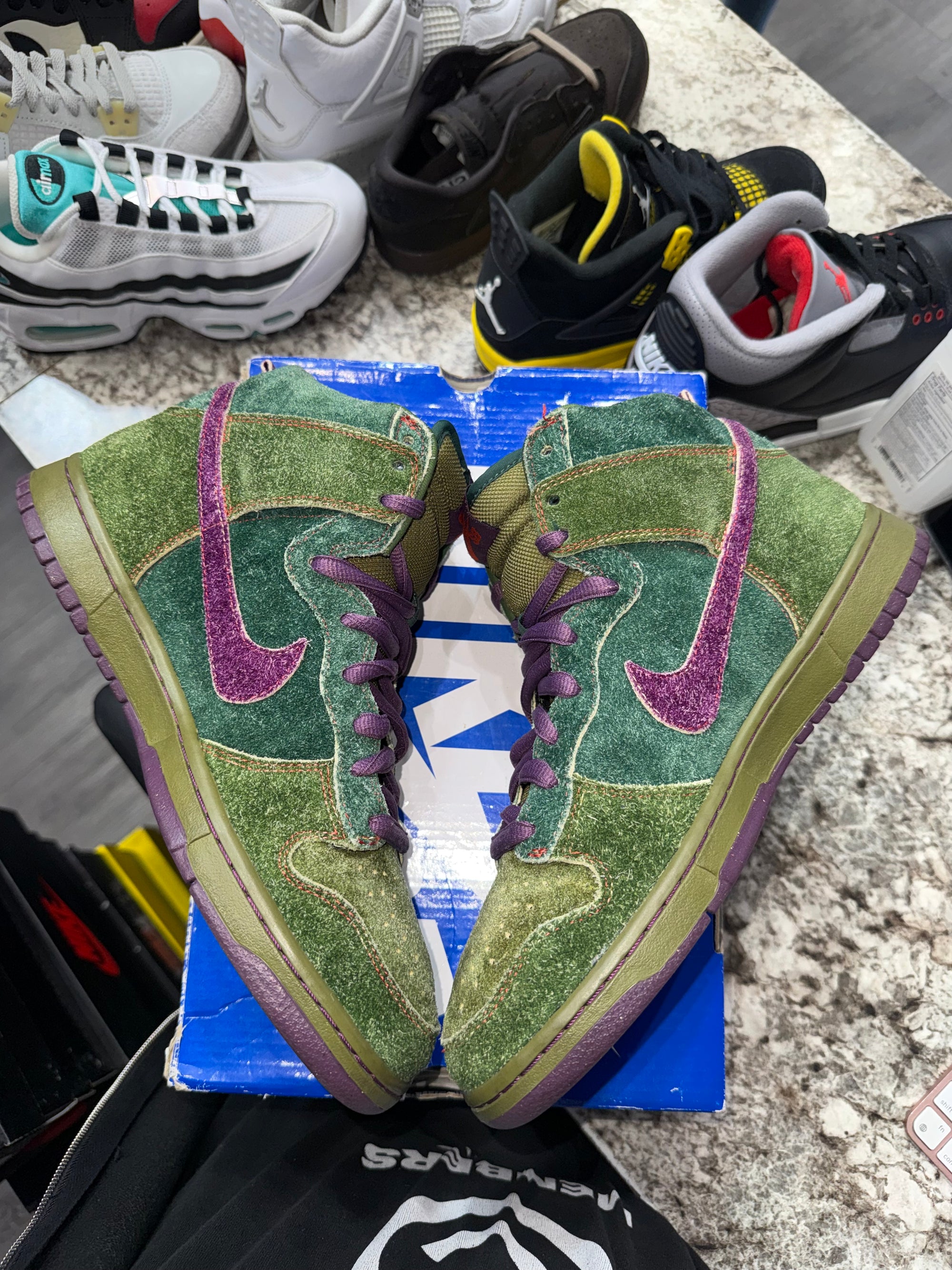 Nike SB Dunk High Skunk 420