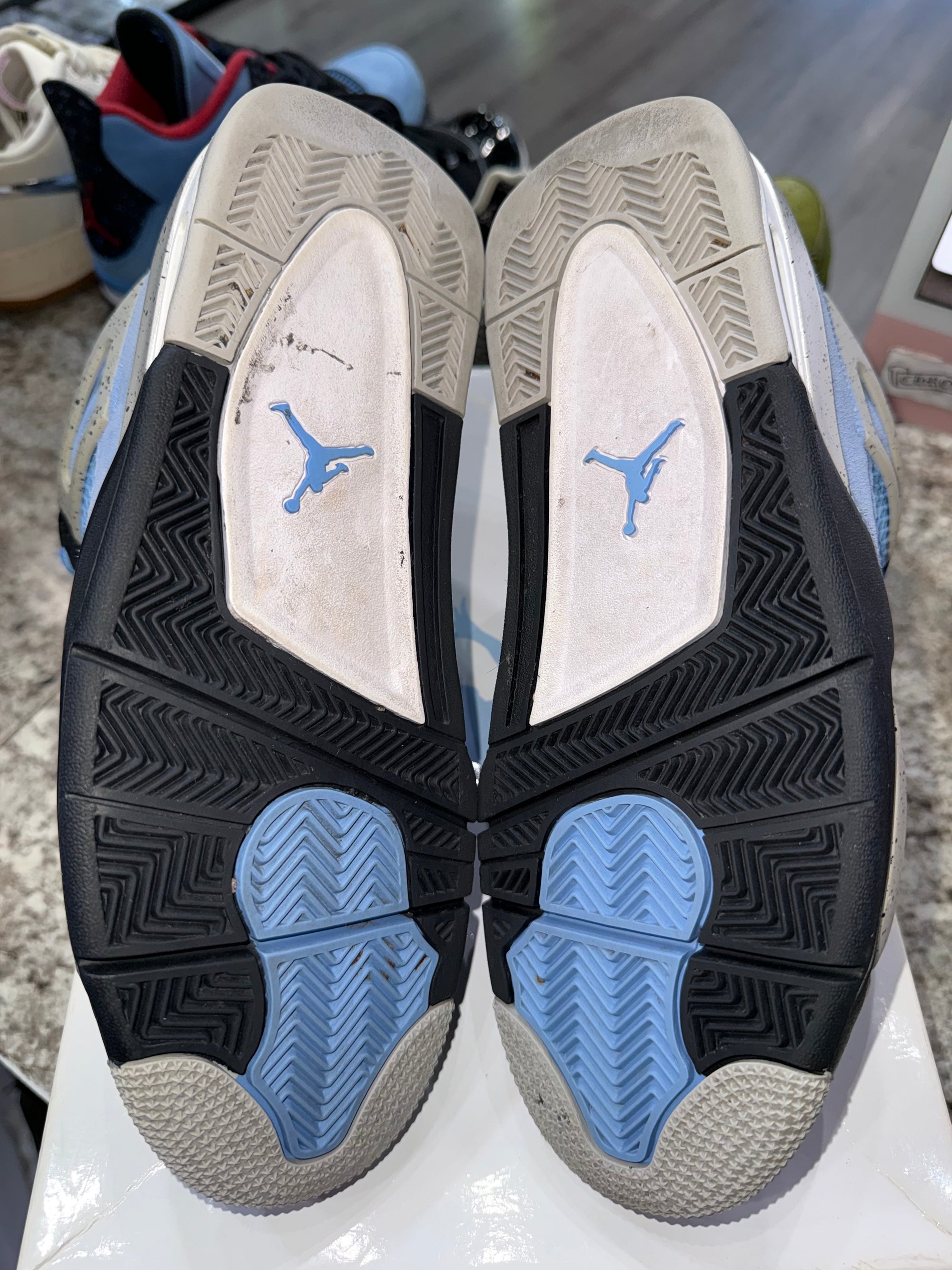 Jordan 4 Retro University Blue