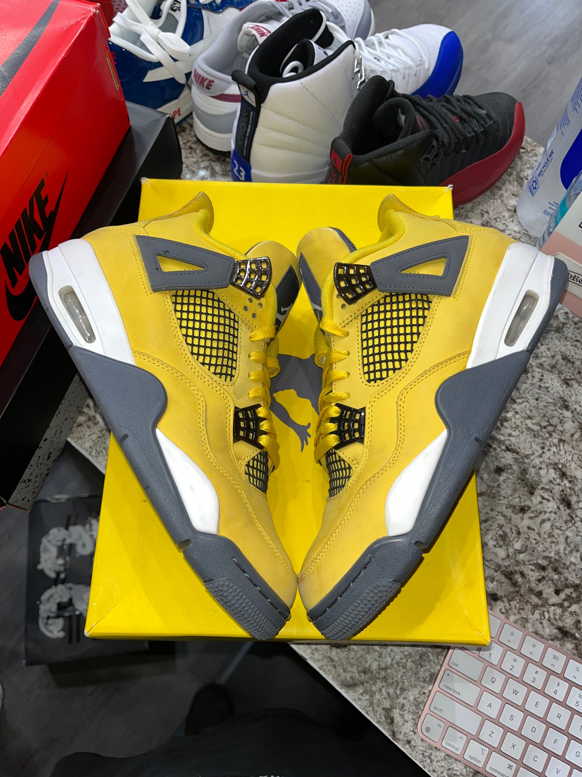 Jordan 4 Retro Lightning (2021)