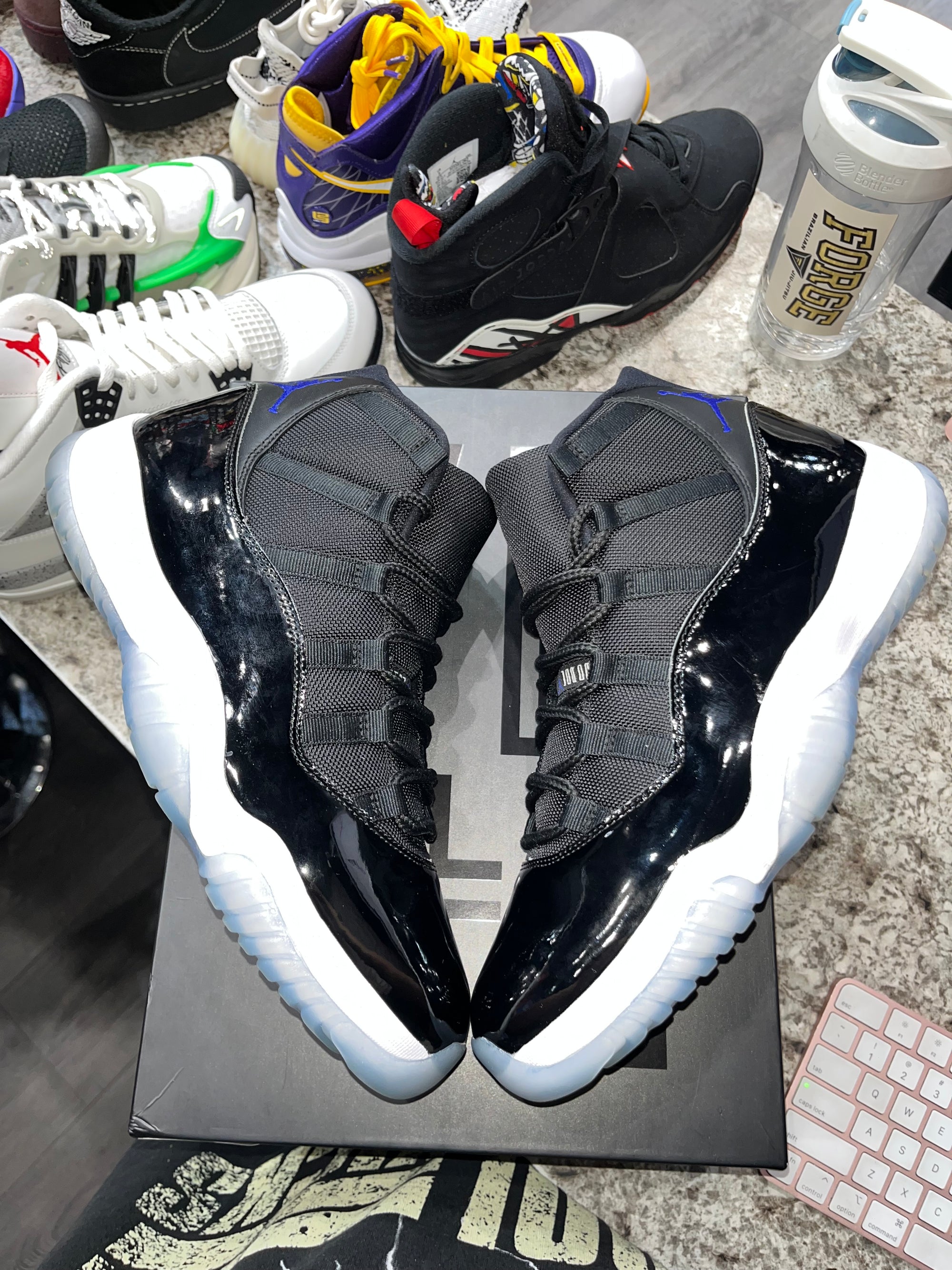Jordan 11 Retro Space Jam (2016)
