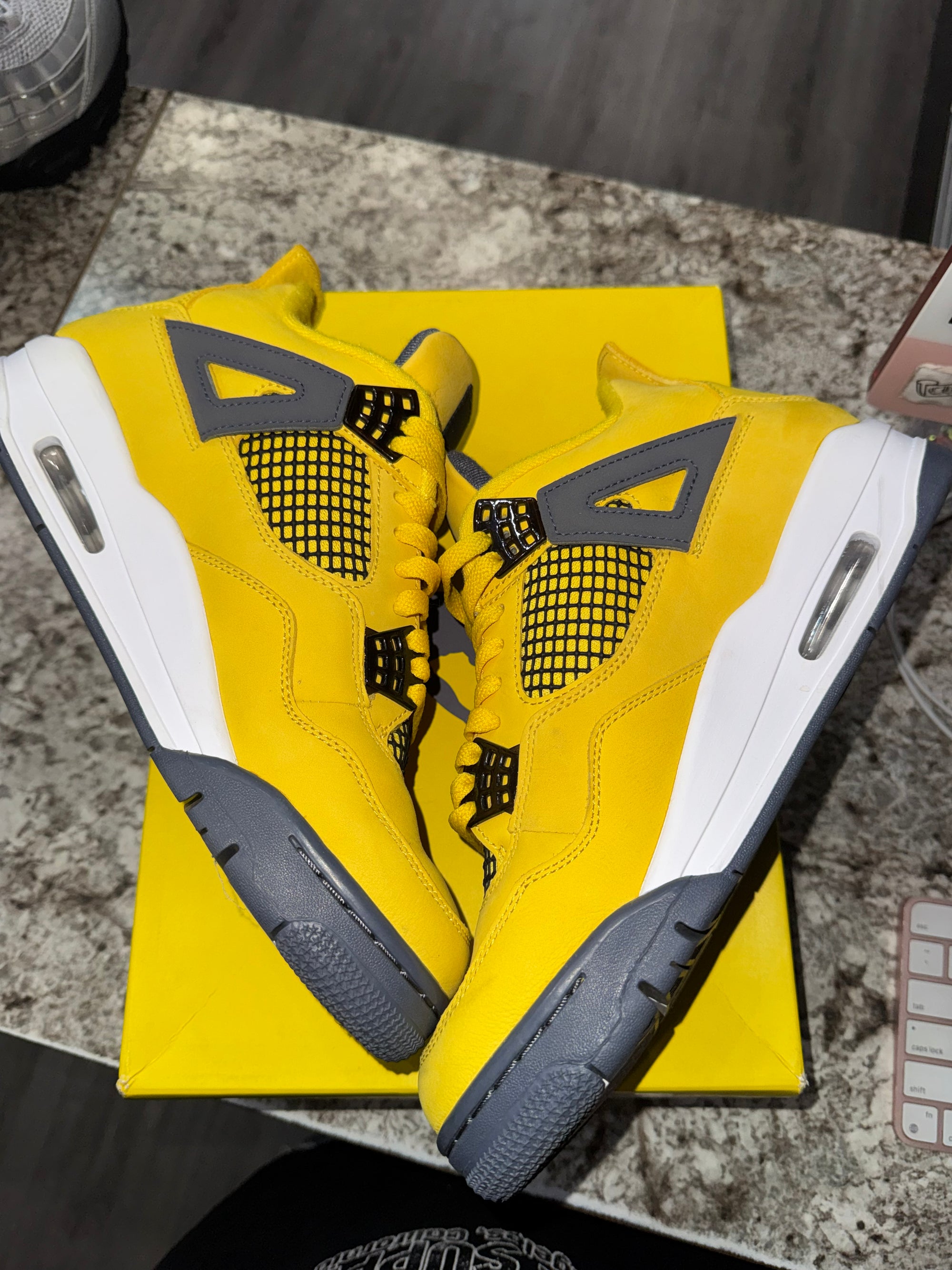 Jordan 4 Retro Lightning (2021)