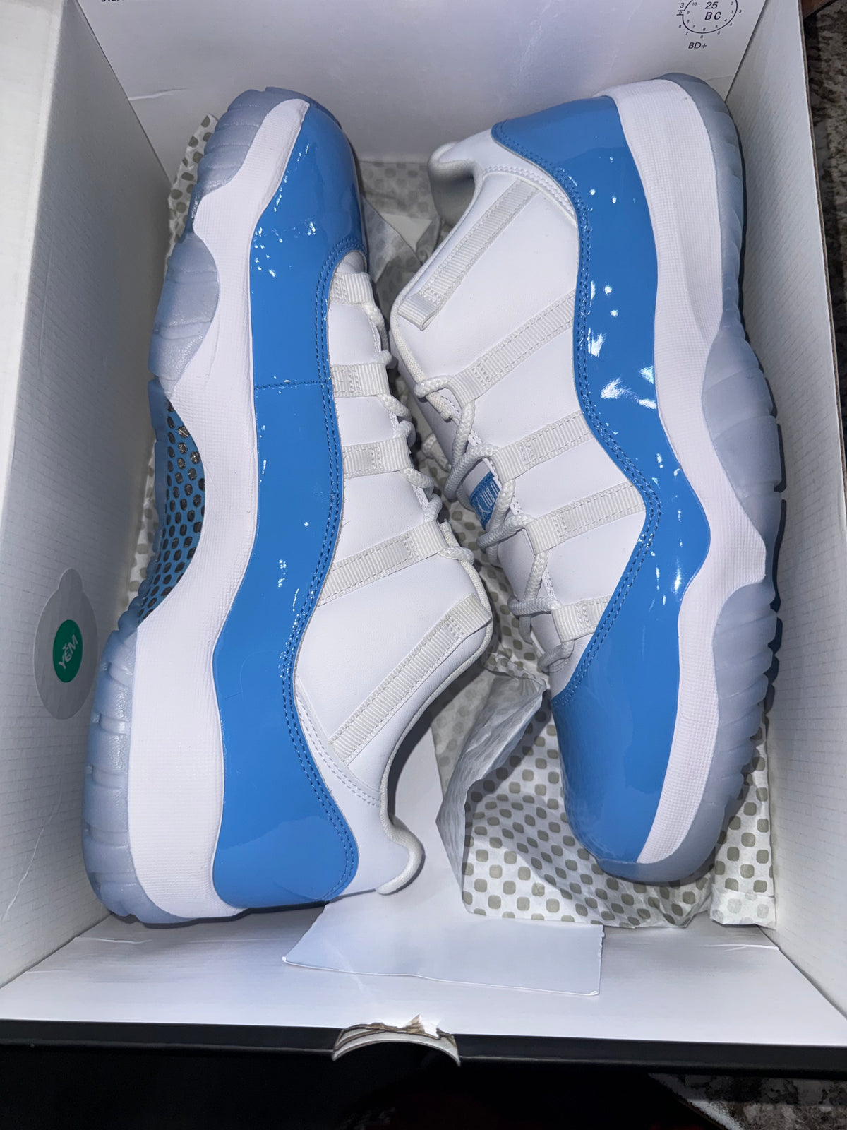 Jordan 11 Retro Low University Blue (2026)