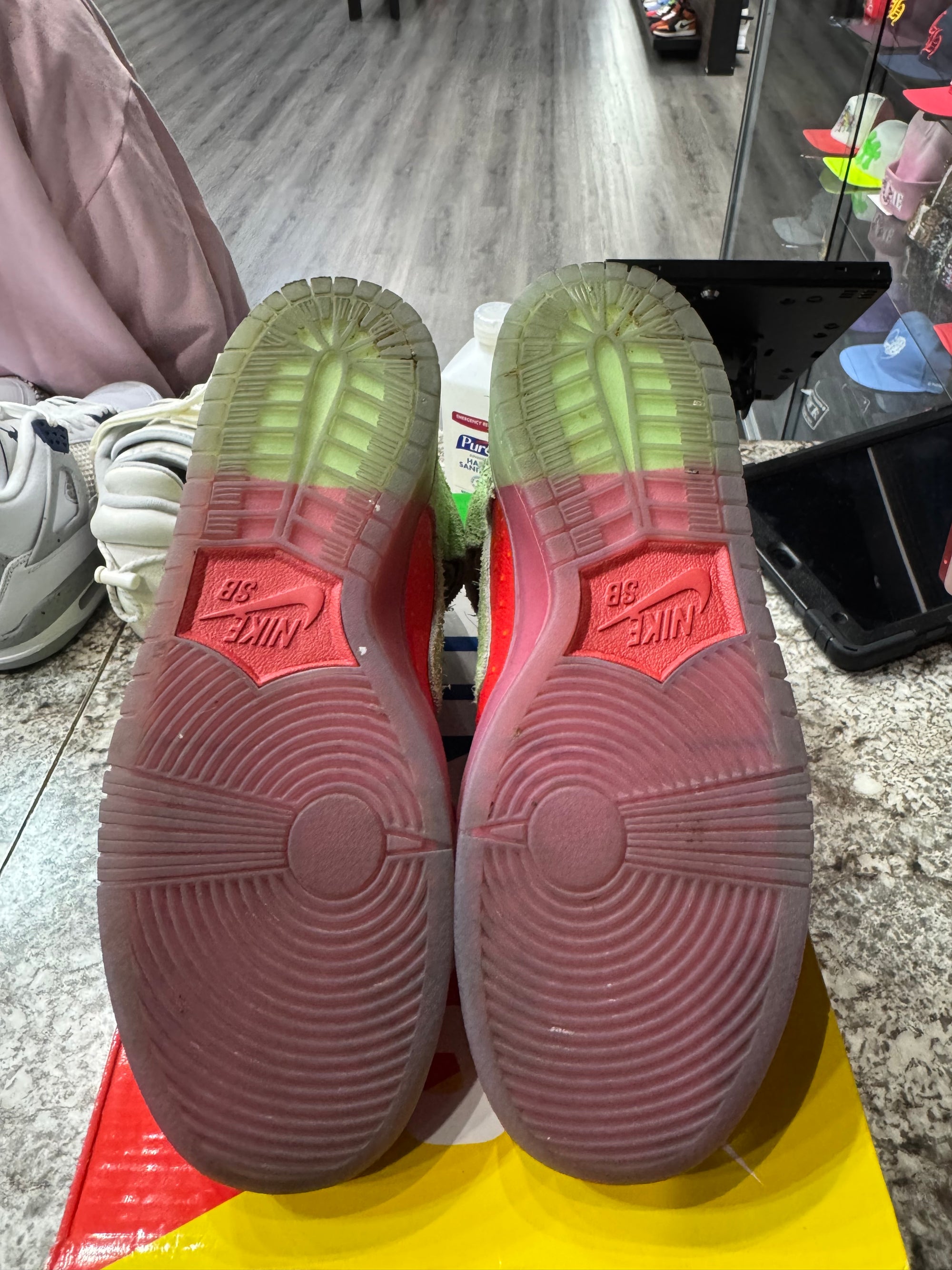 Nike SB Dunk High Strawberry Cough