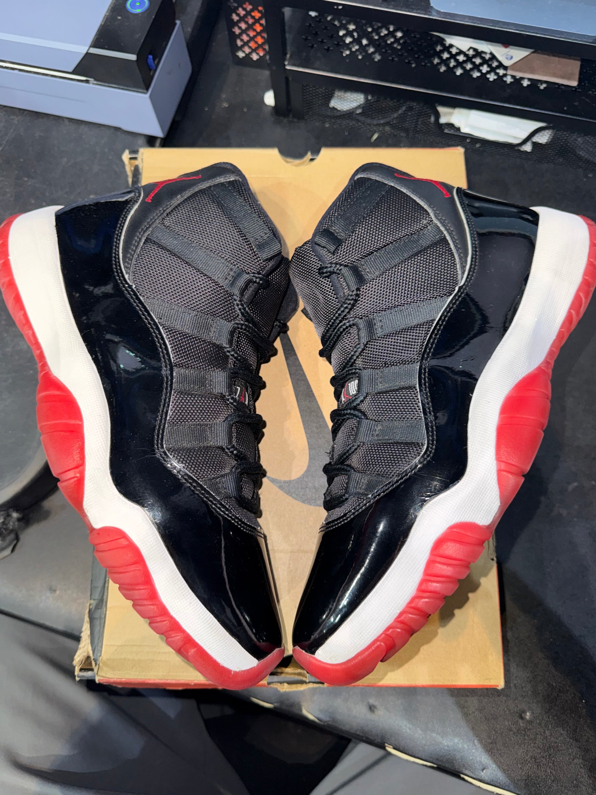 Jordan 11 Retro Playoffs Bred (2019) (DAMAGED BOX)