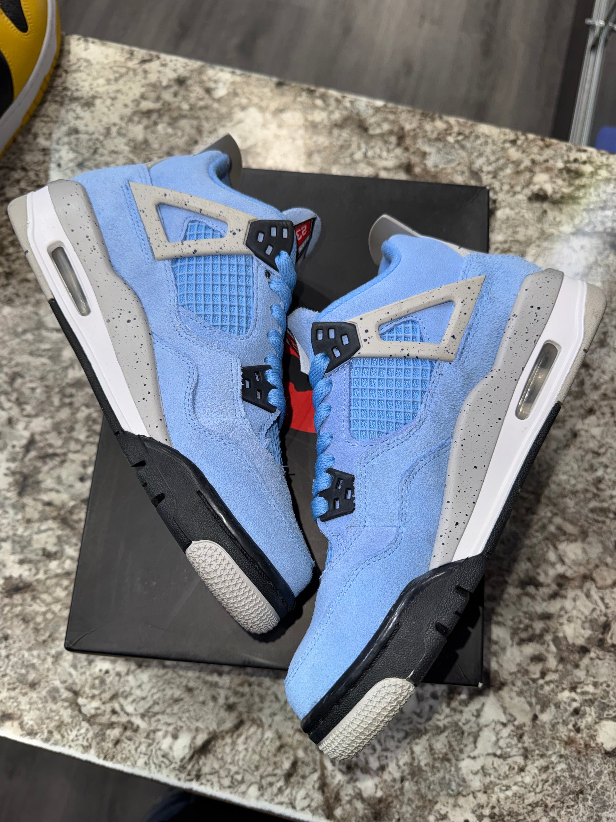 Jordan 4 Retro University Blue (GS)