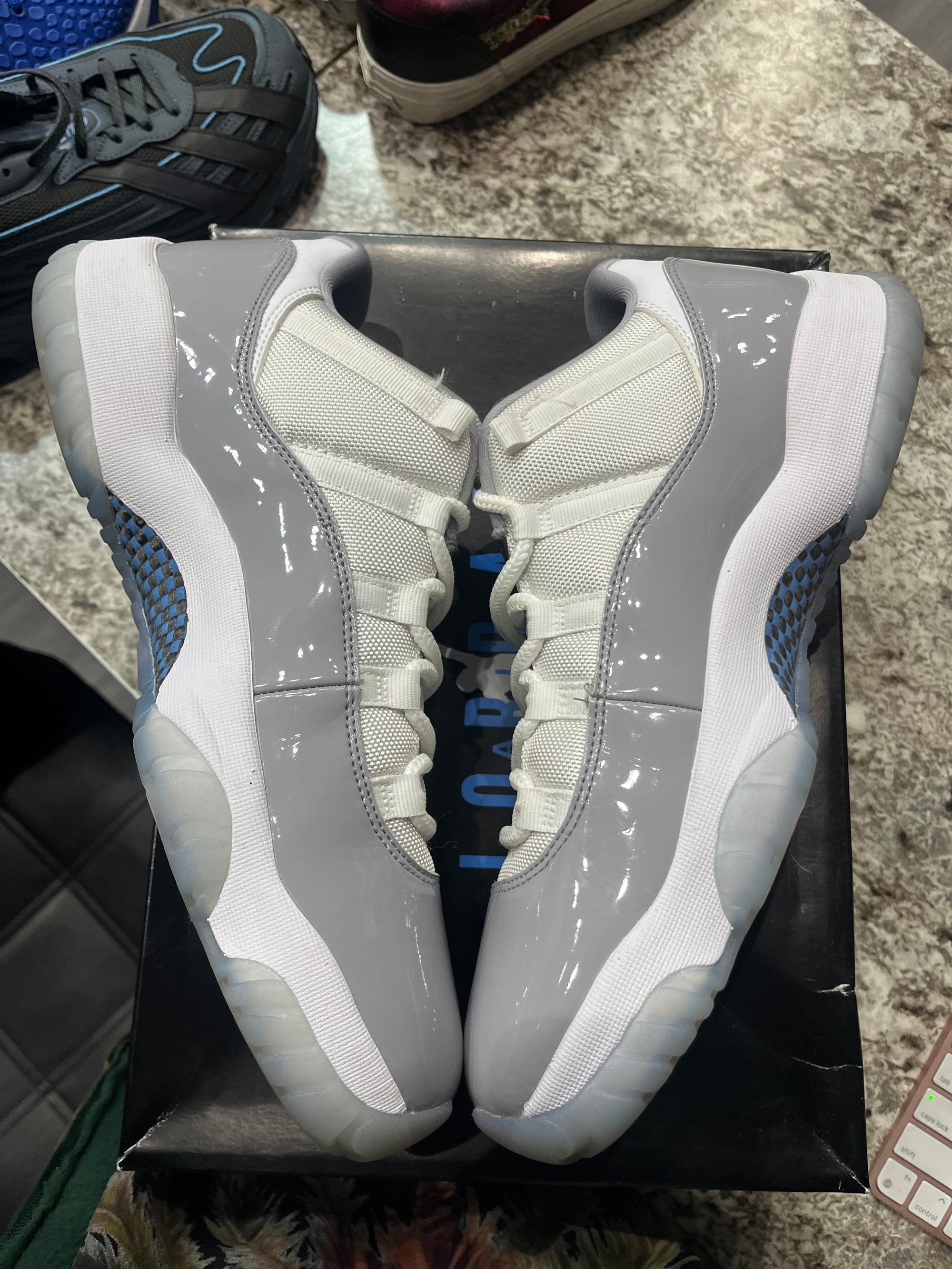 Jordan 11 Retro Low Cement Grey