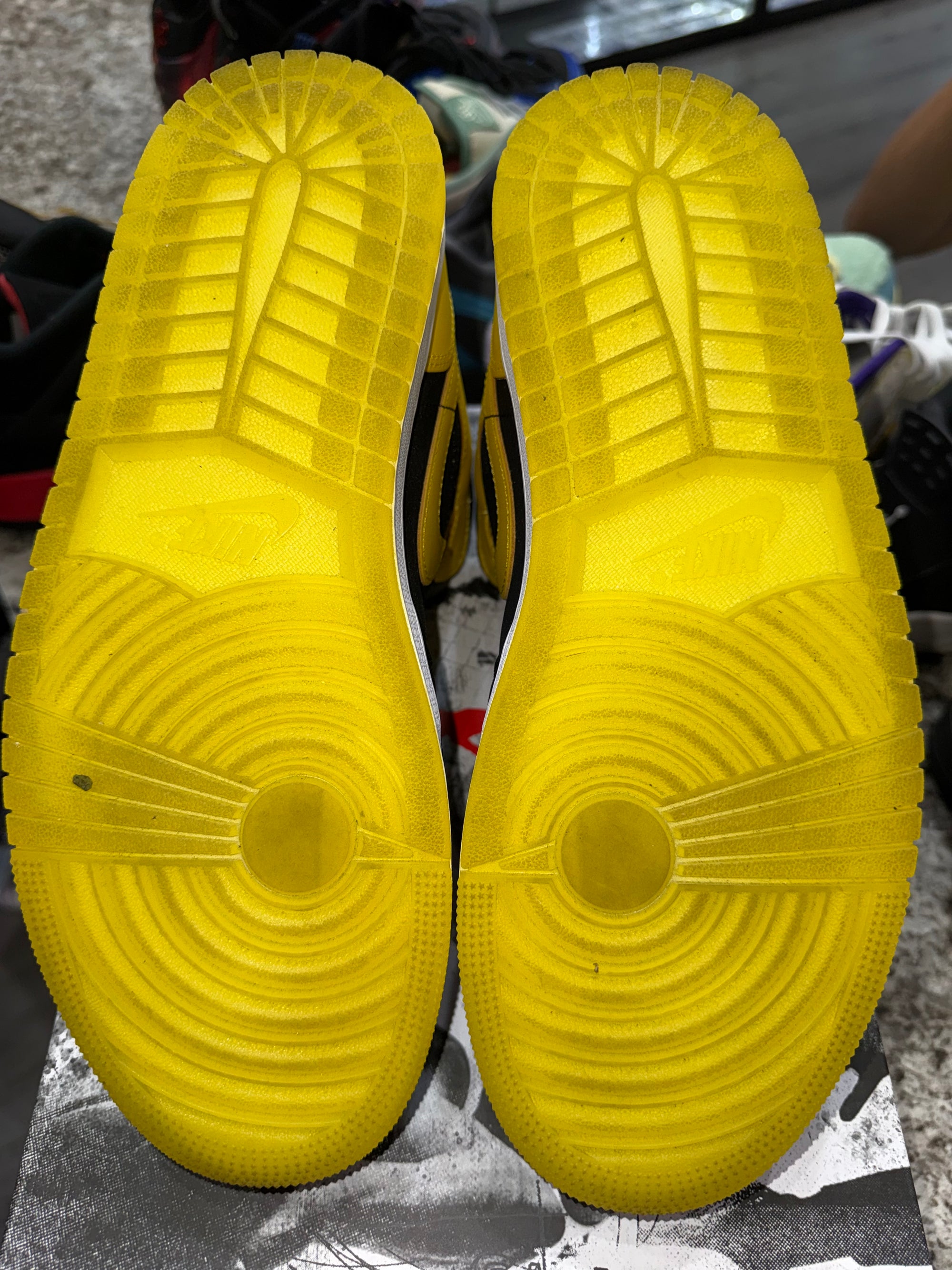 Jordan 1 Mid New Love (2025)