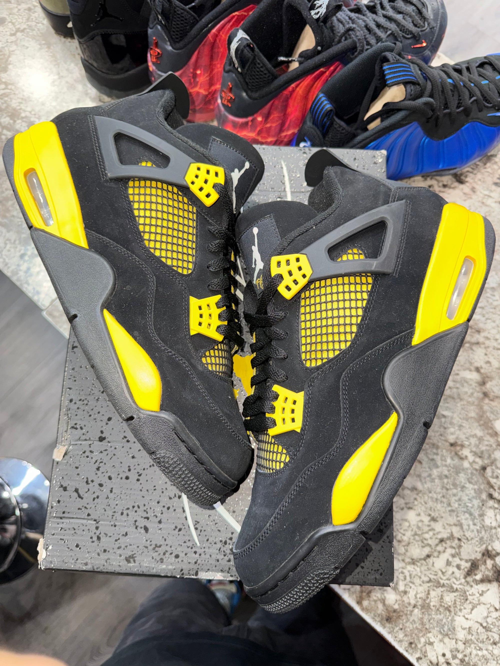 Jordan 4 Retro Thunder (2023)