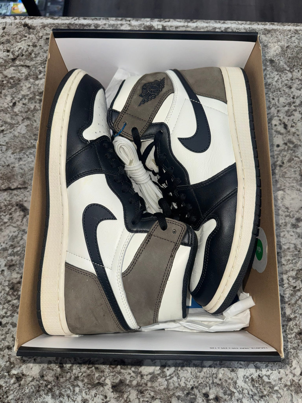 Jordan 1 Retro High Dark Mocha