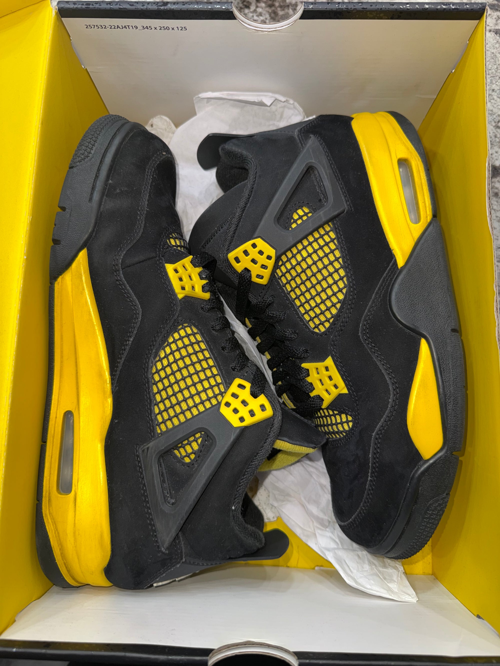 Jordan 4 Retro Thunder (2023)