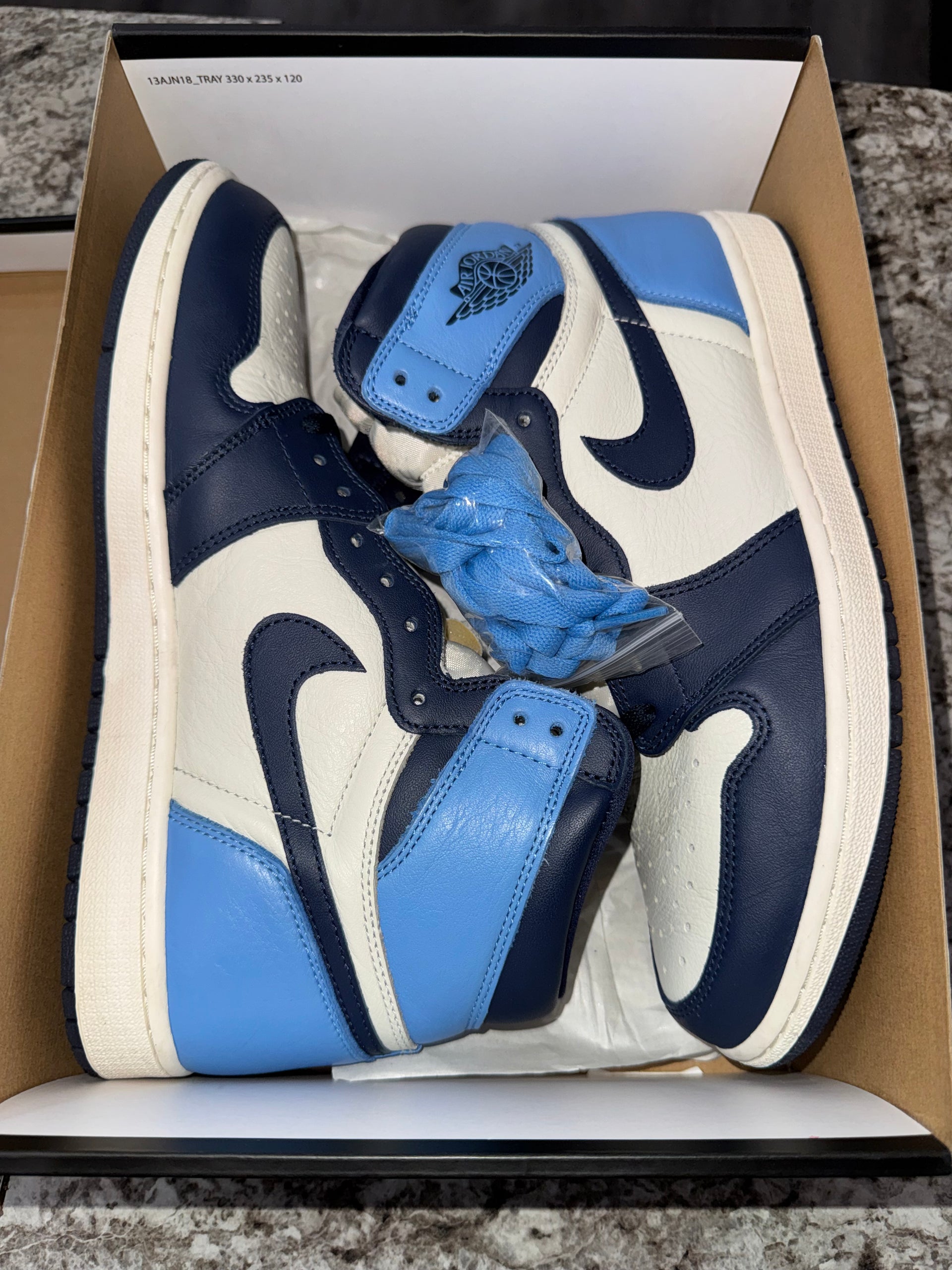 Jordan 1 Retro High Obsidian