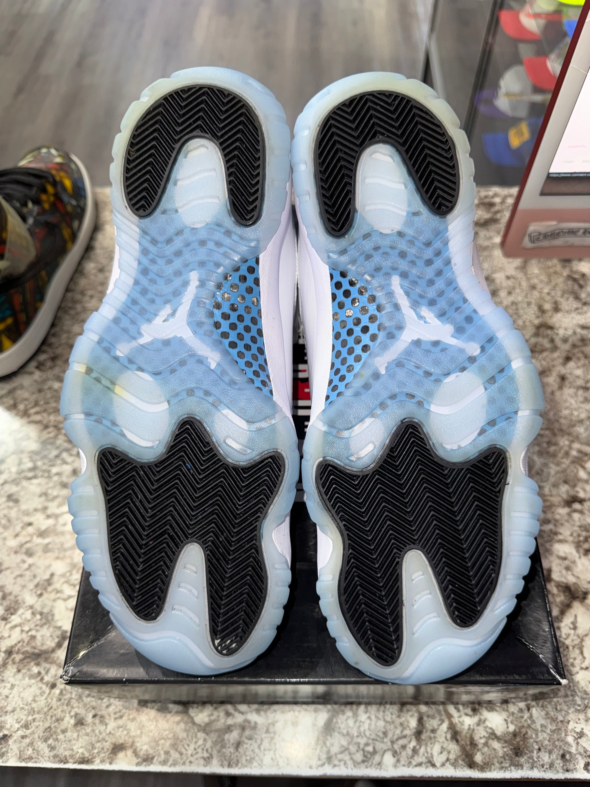 Jordan 11 Retro Legend Blue (2024)