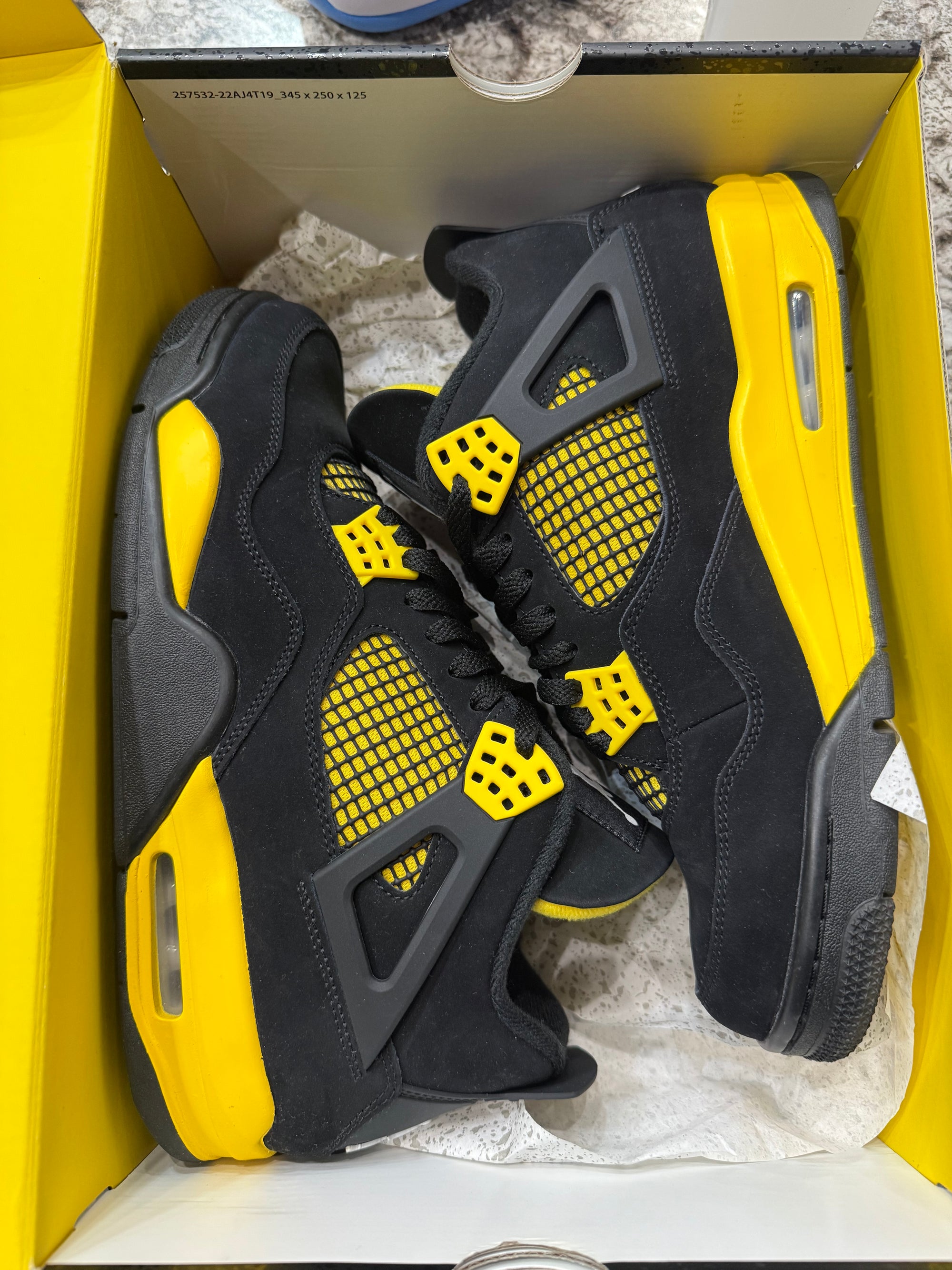 Jordan 4 Retro Thunder (2023)