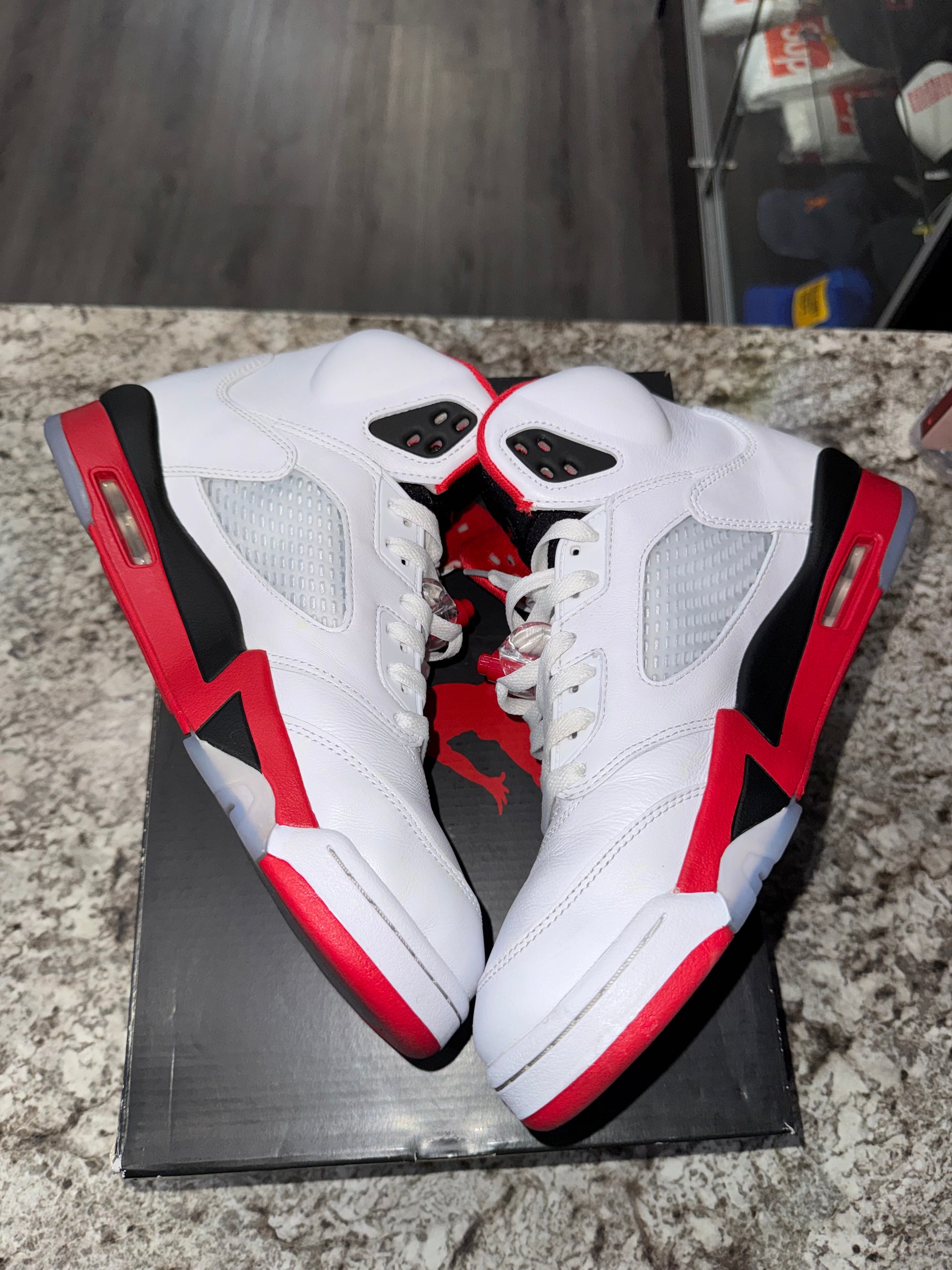 Jordan 5 Retro Fire Red Black Tongue (2025)