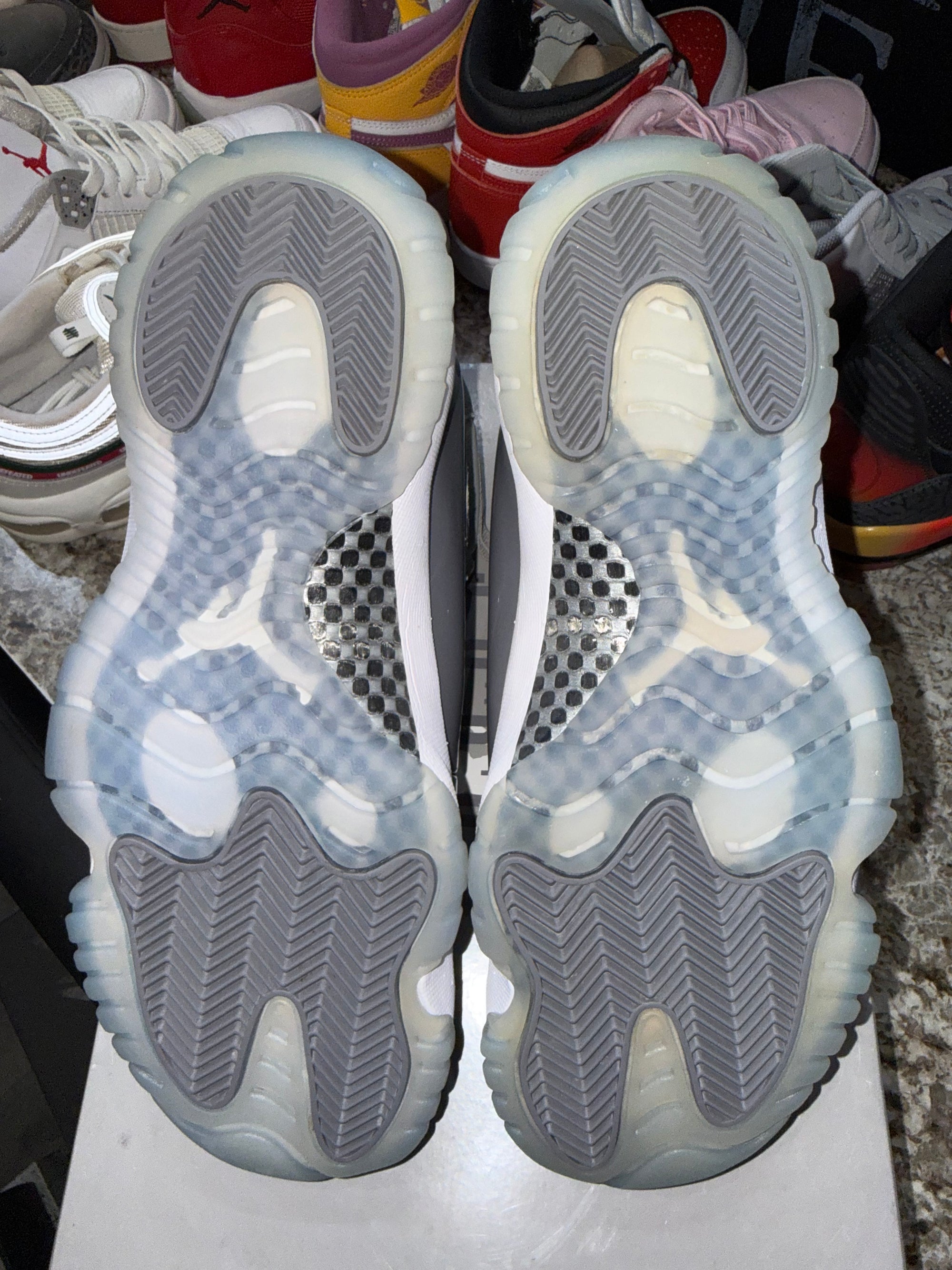 Jordan 11 Retro Cool Grey (2021) (DISCOLORED)