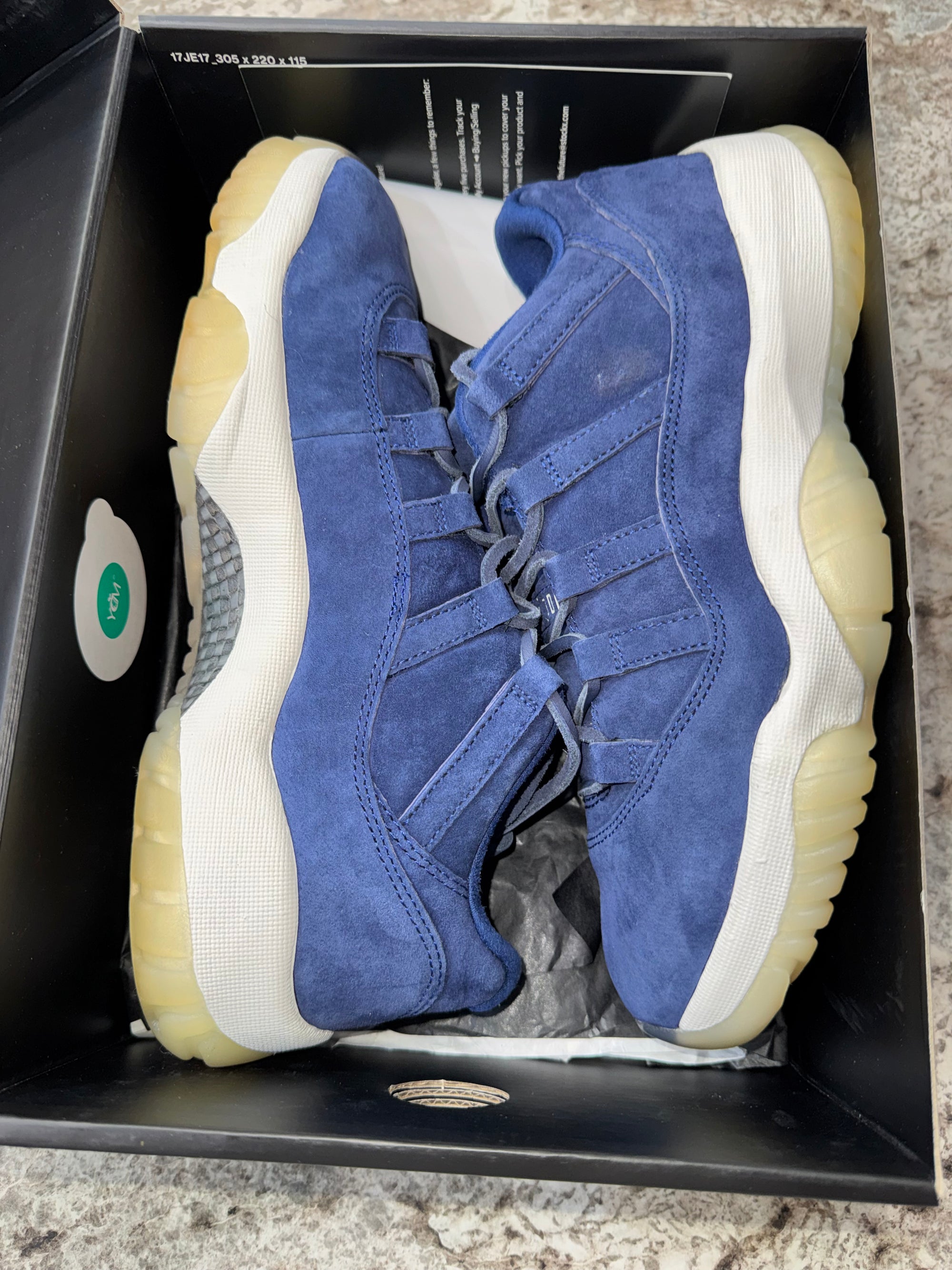 Jordan 11 Retro Low Derek Jeter RE2PECT