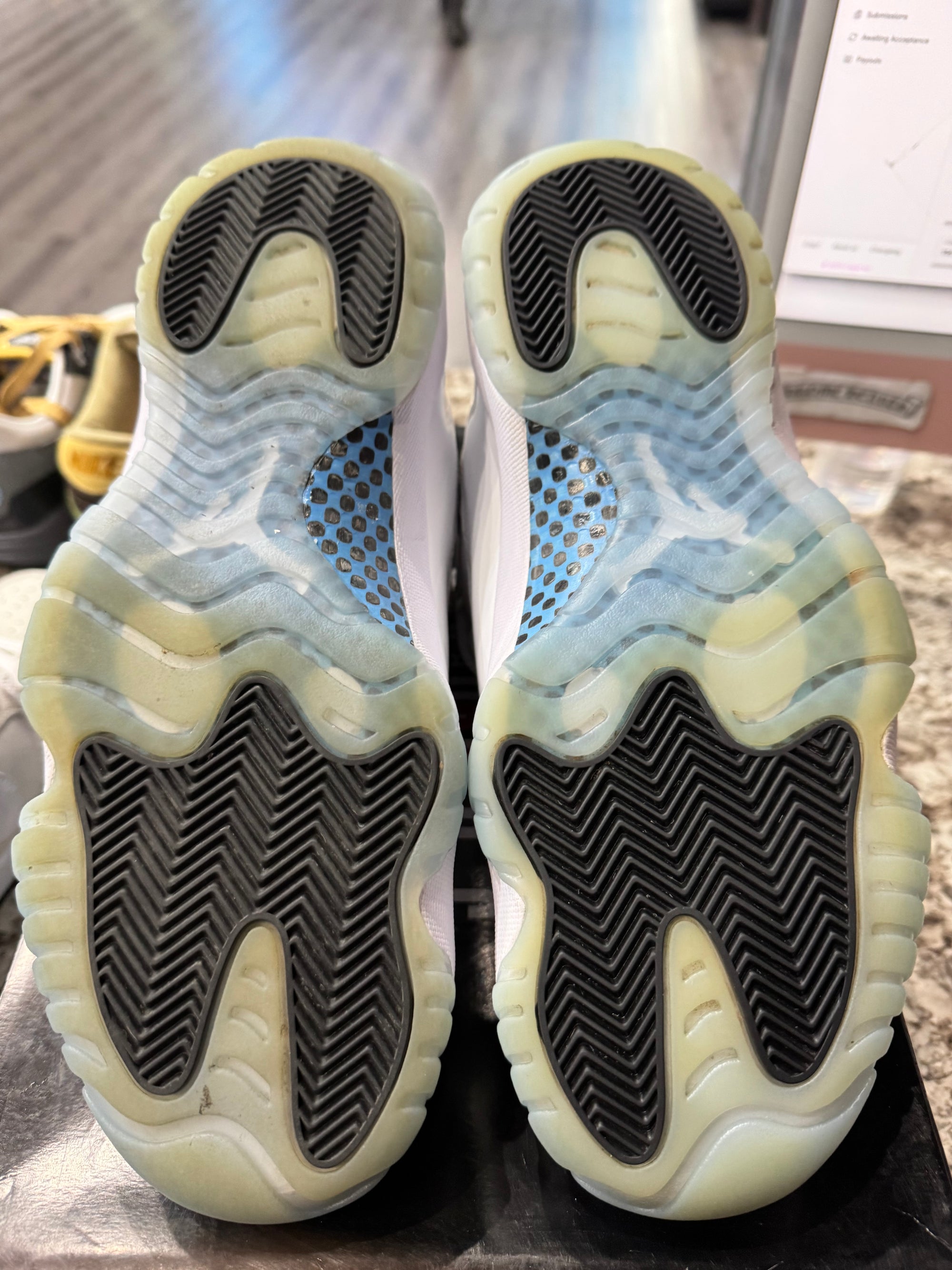 Jordan 11 Retro Legend Blue (2024)