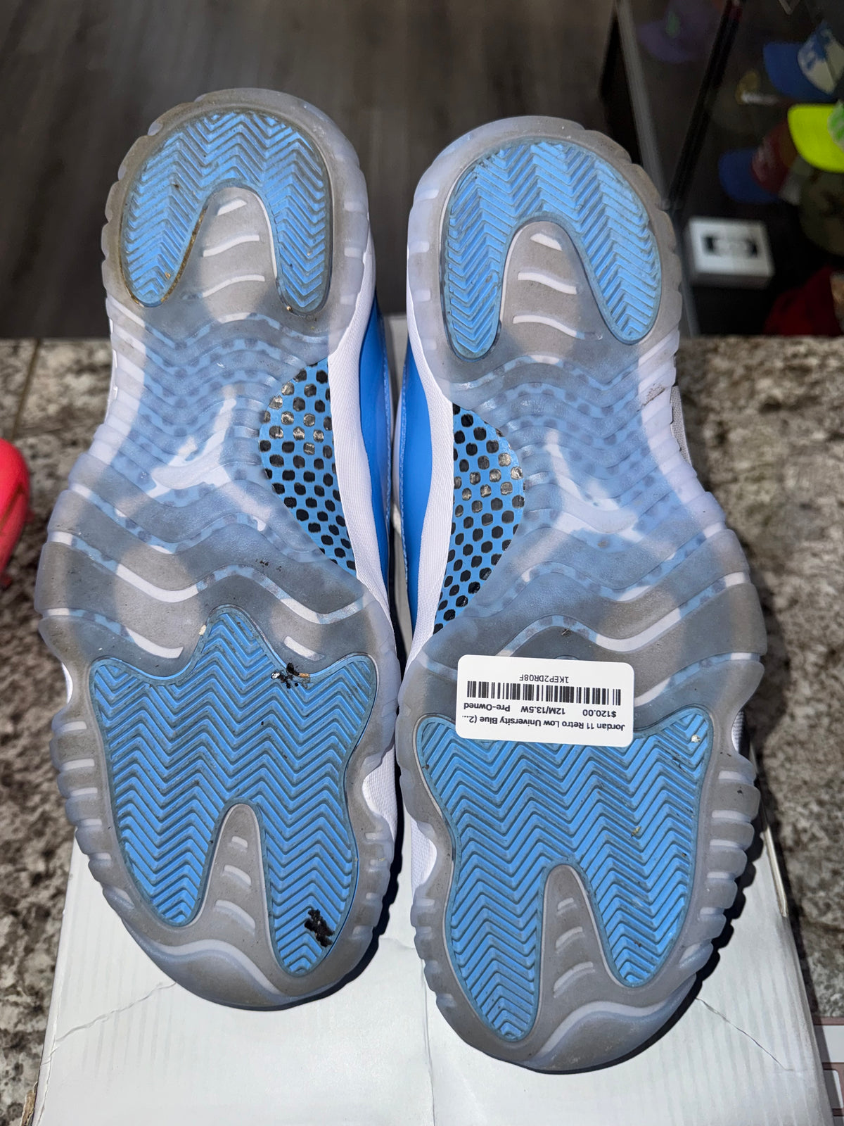 Jordan 11 Retro Low University Blue (2026)