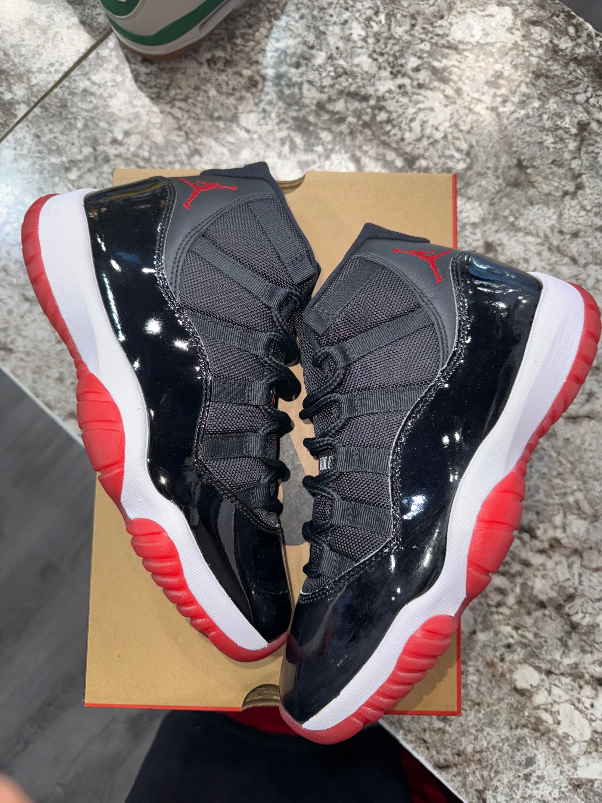Jordan 11 Retro Playoffs Bred (2019)