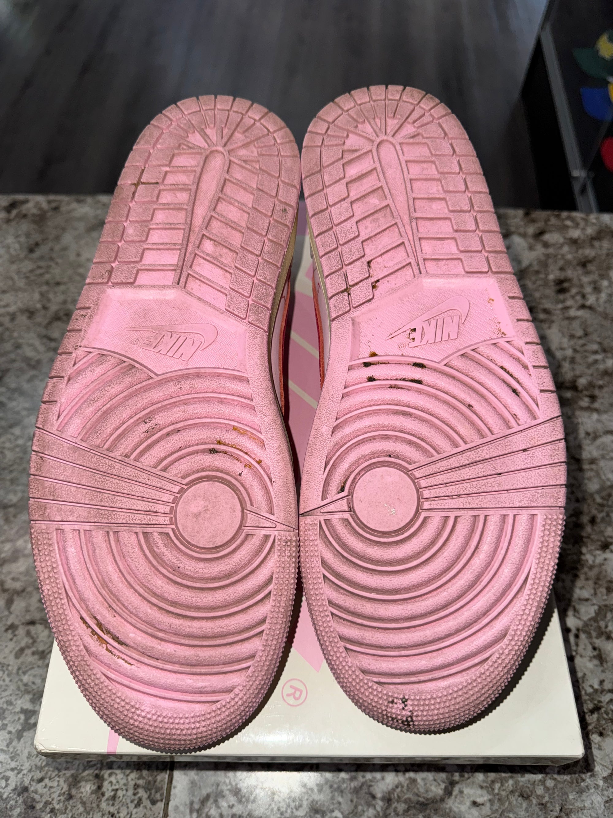 Jordan 1 Retro Low OG SP Travis Scott Sail Tropical Pink