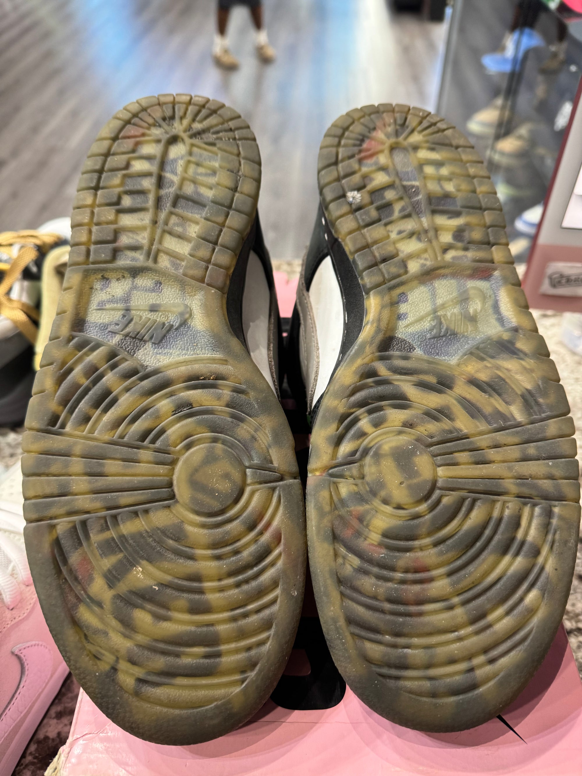 Nike SB Dunk Low Staple Panda Pigeon