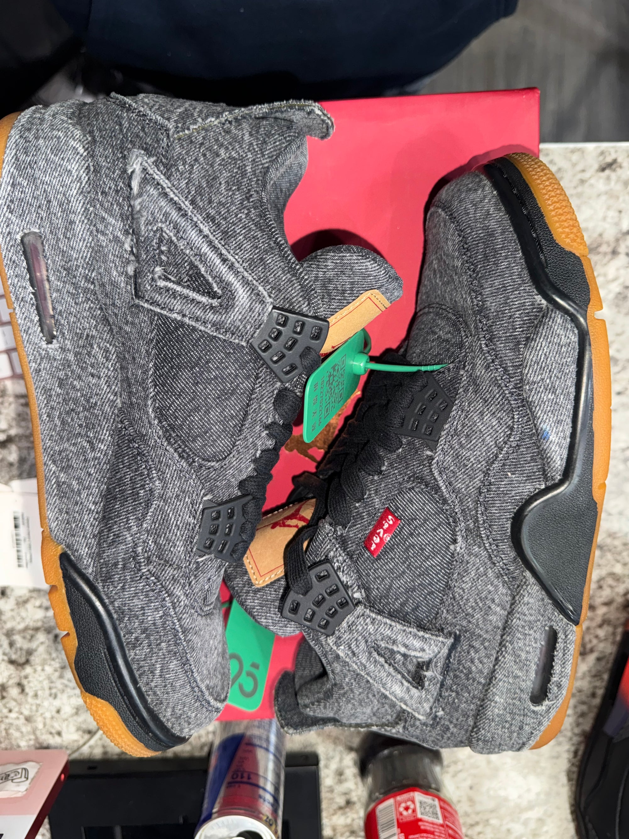 Jordan 4 Retro Levi's Black (Levi's Tag)