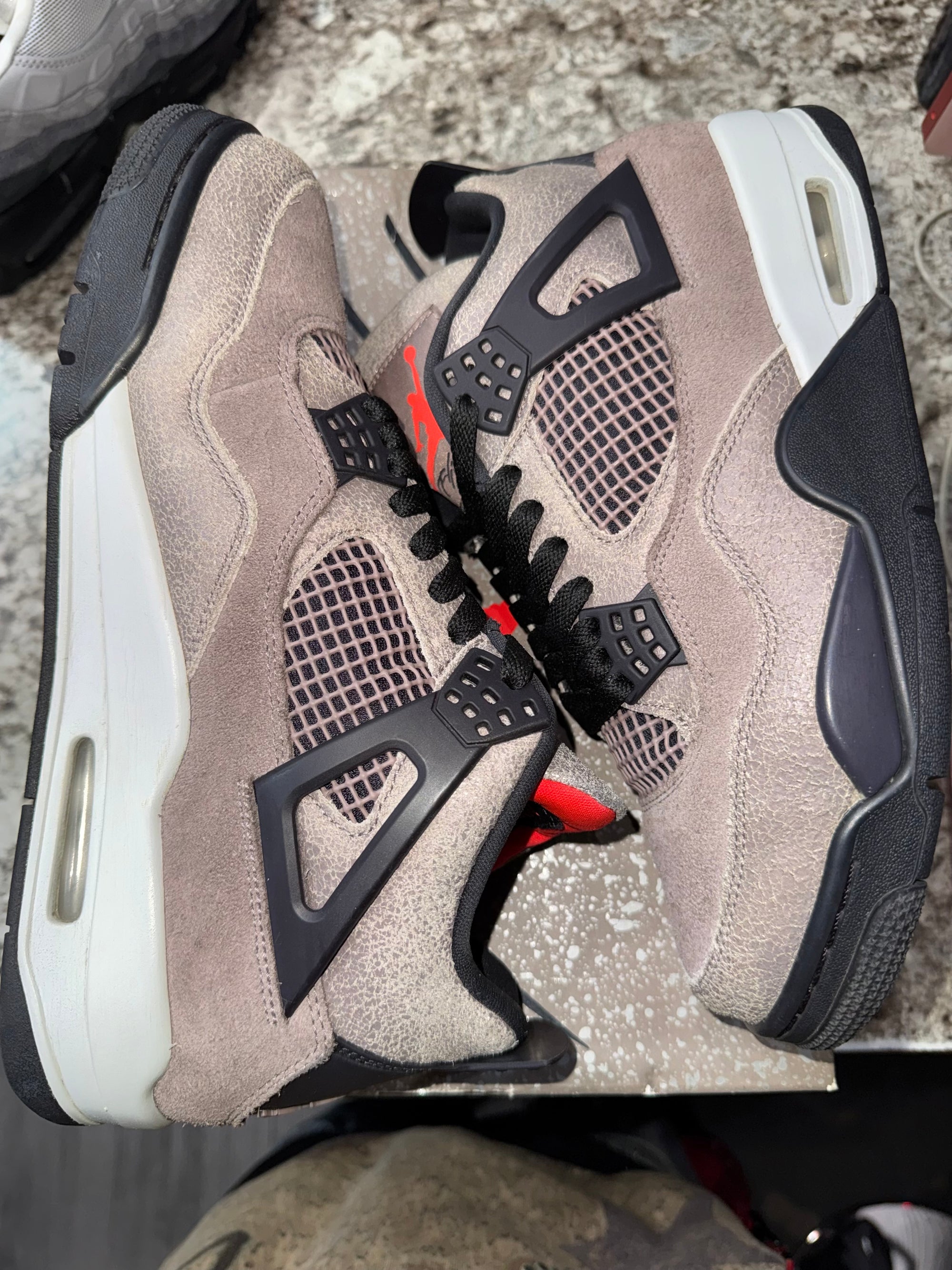 Jordan 4 Retro Taupe Haze (DAMAGED BOX)