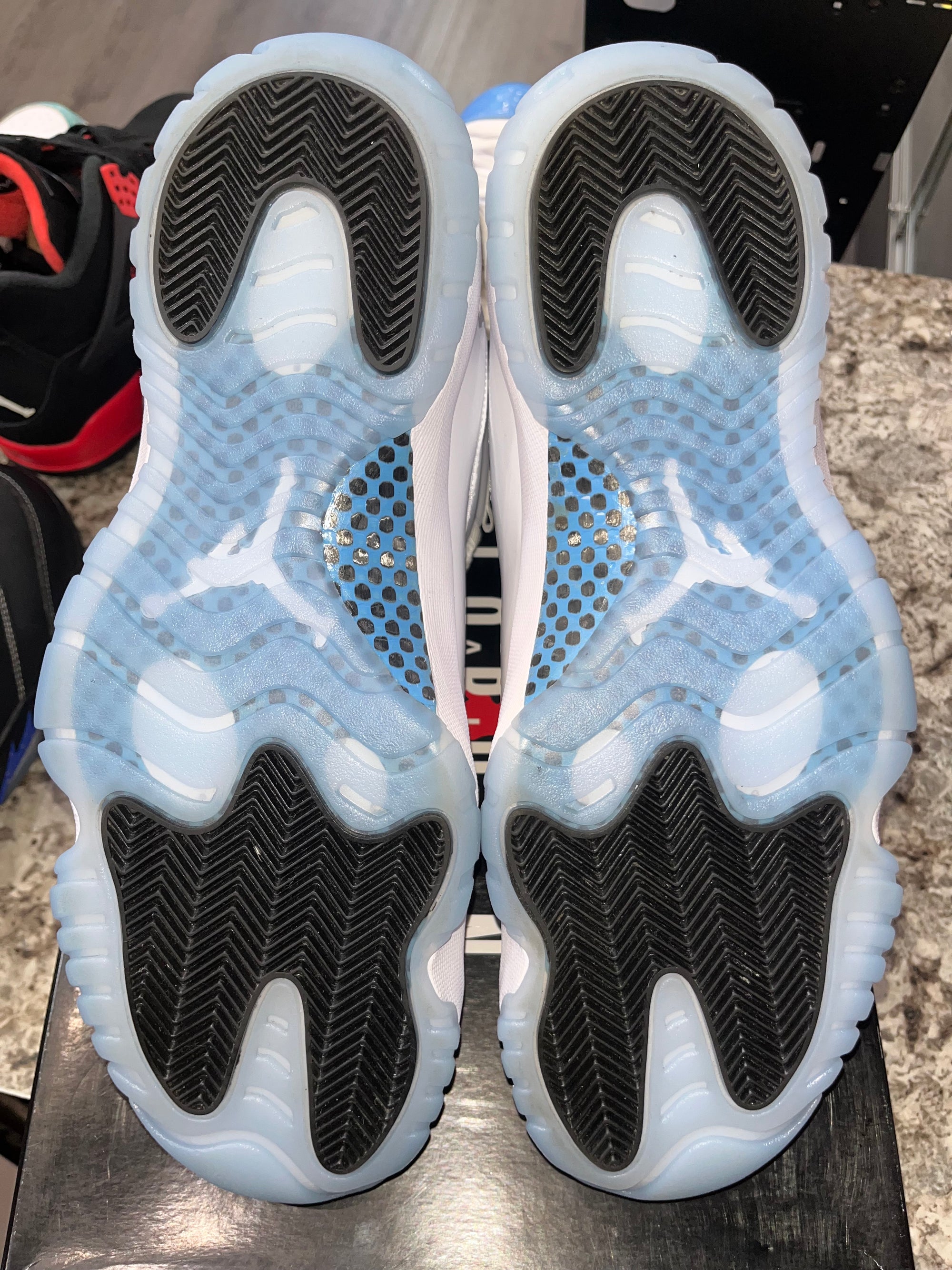 Jordan 11 Retro Legend Blue (2024)