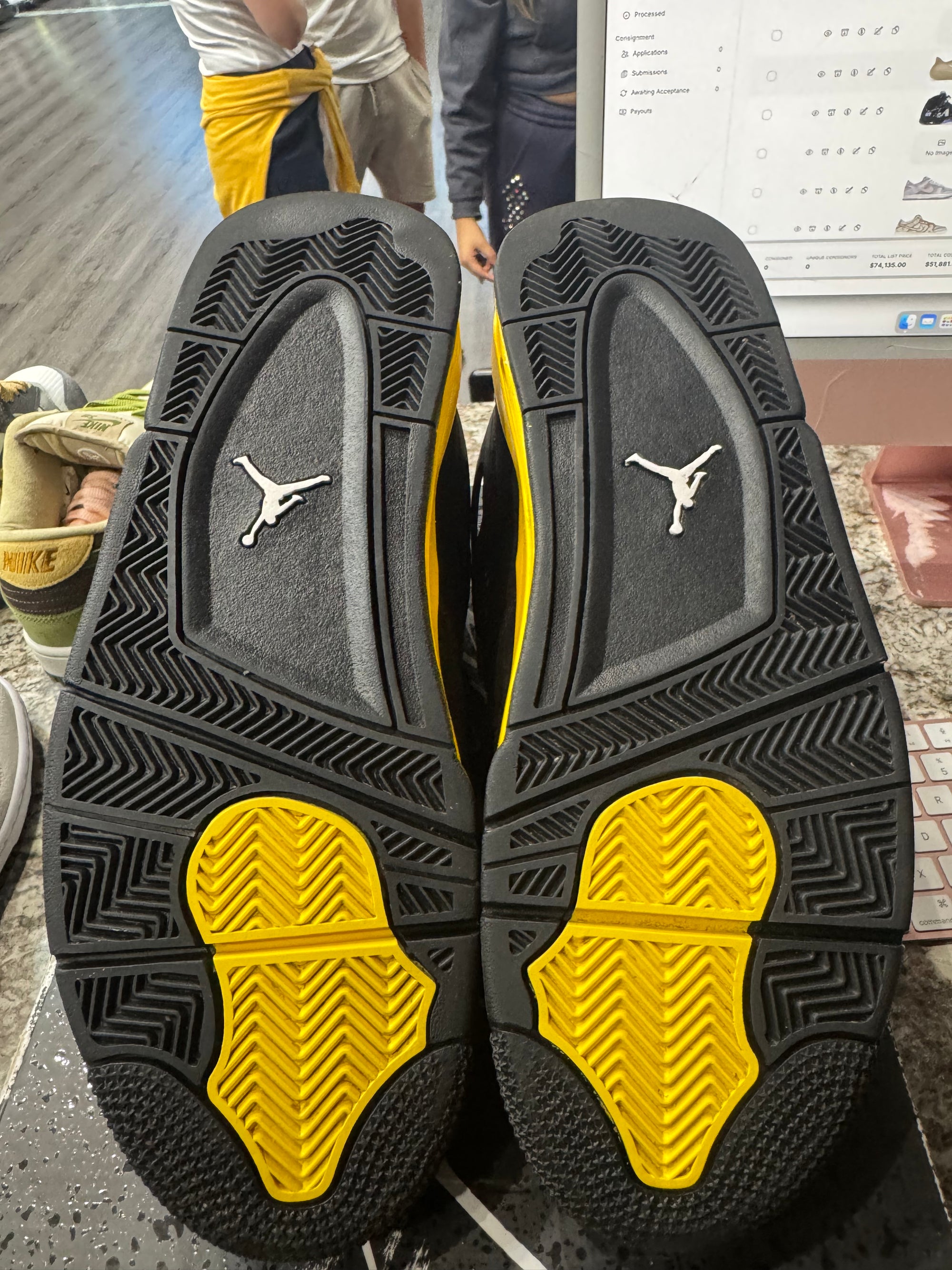 Jordan 4 Retro Thunder (2023)