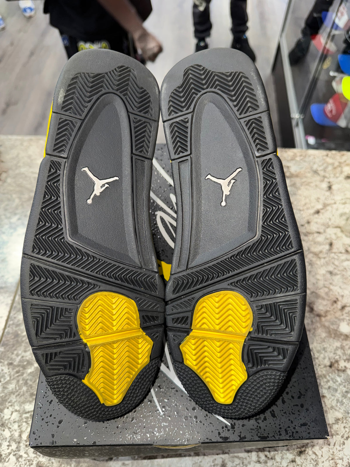 Jordan 4 Retro Thunder (2023)