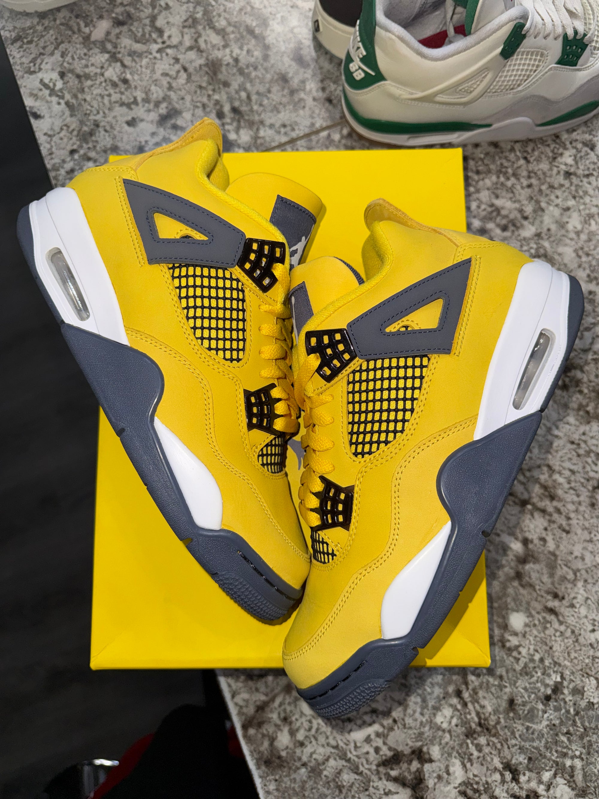 Jordan 4 Retro Lightning (2021)