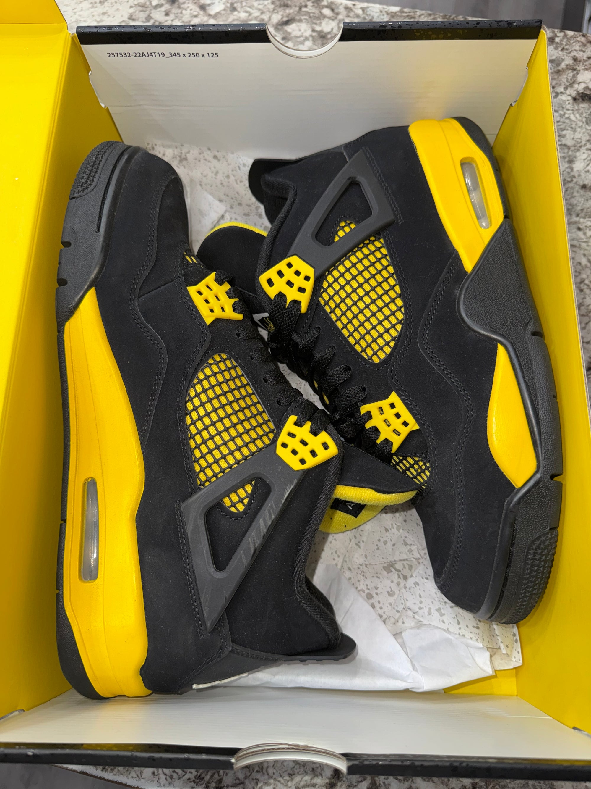 Jordan 4 Retro Thunder (2023)
