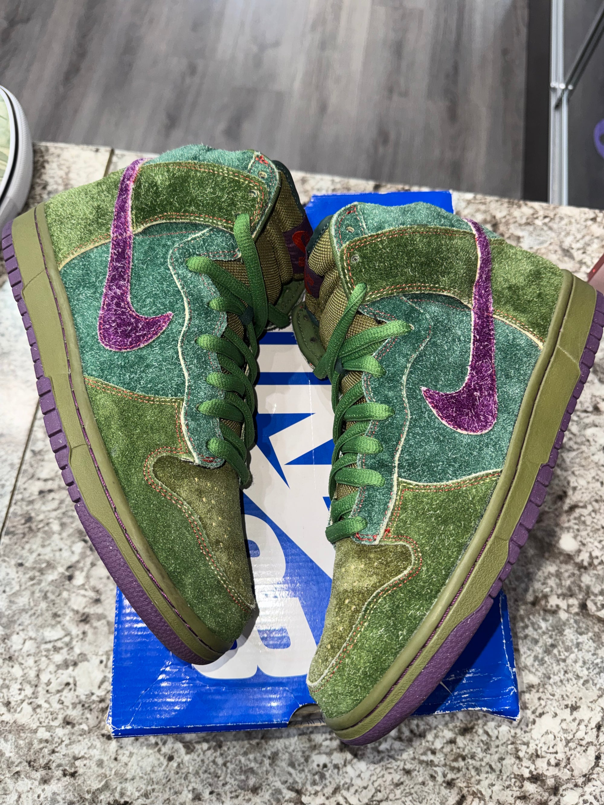 Nike SB Dunk High Skunk 420