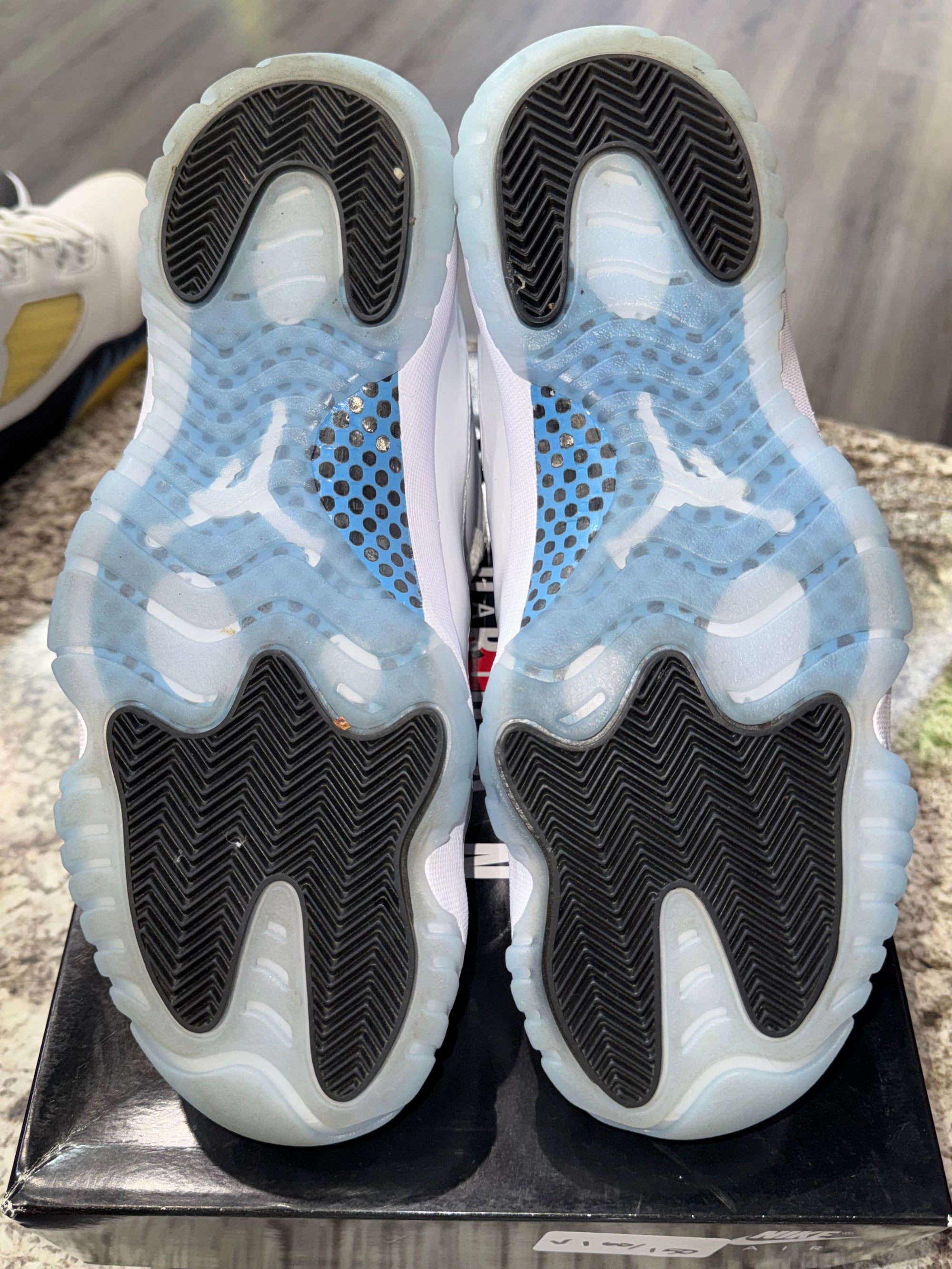 Jordan 11 Retro Legend Blue (2024)